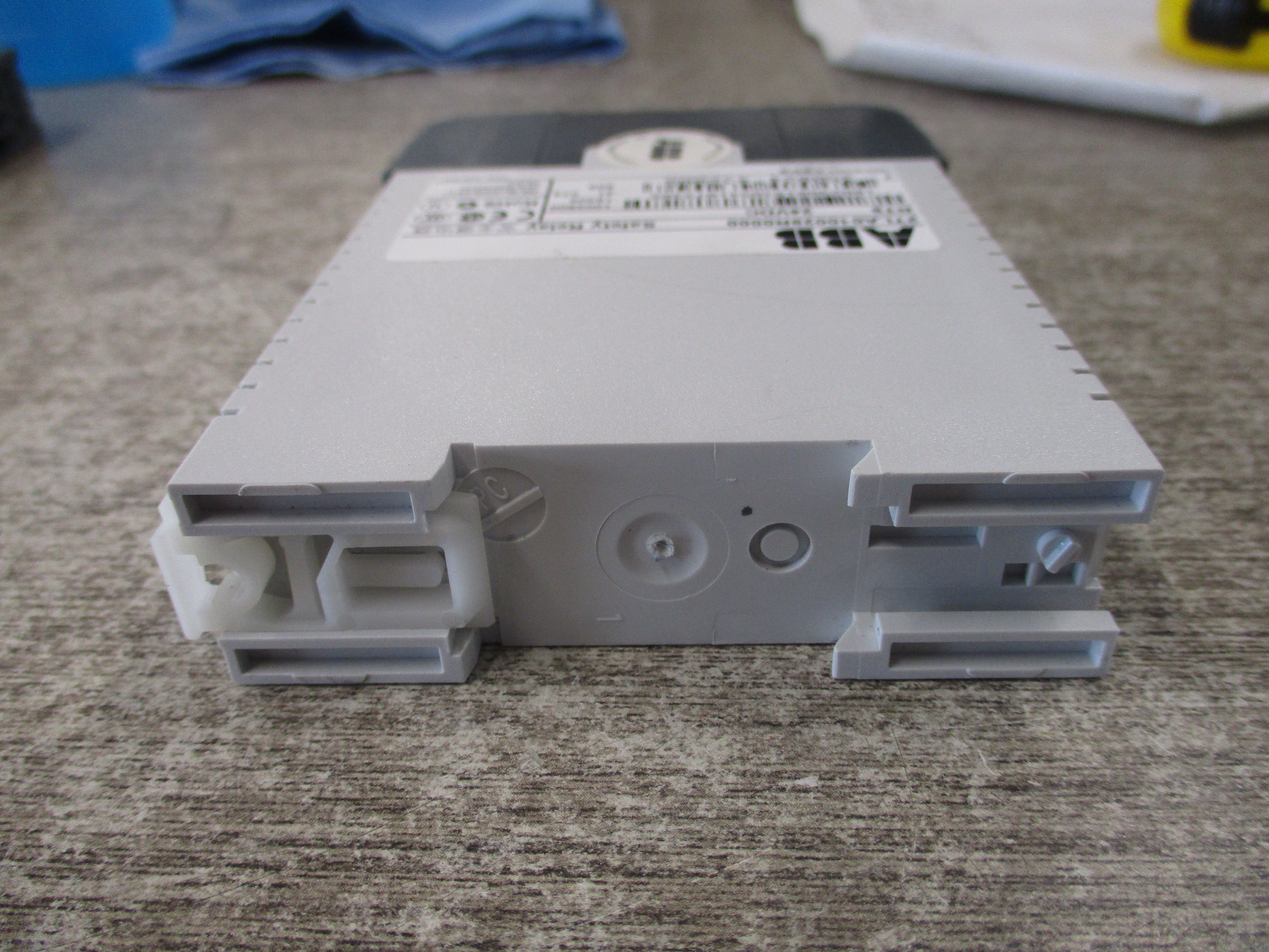 ABB RT9 Safety Relay 2TLA010029R0000 24VDC Used