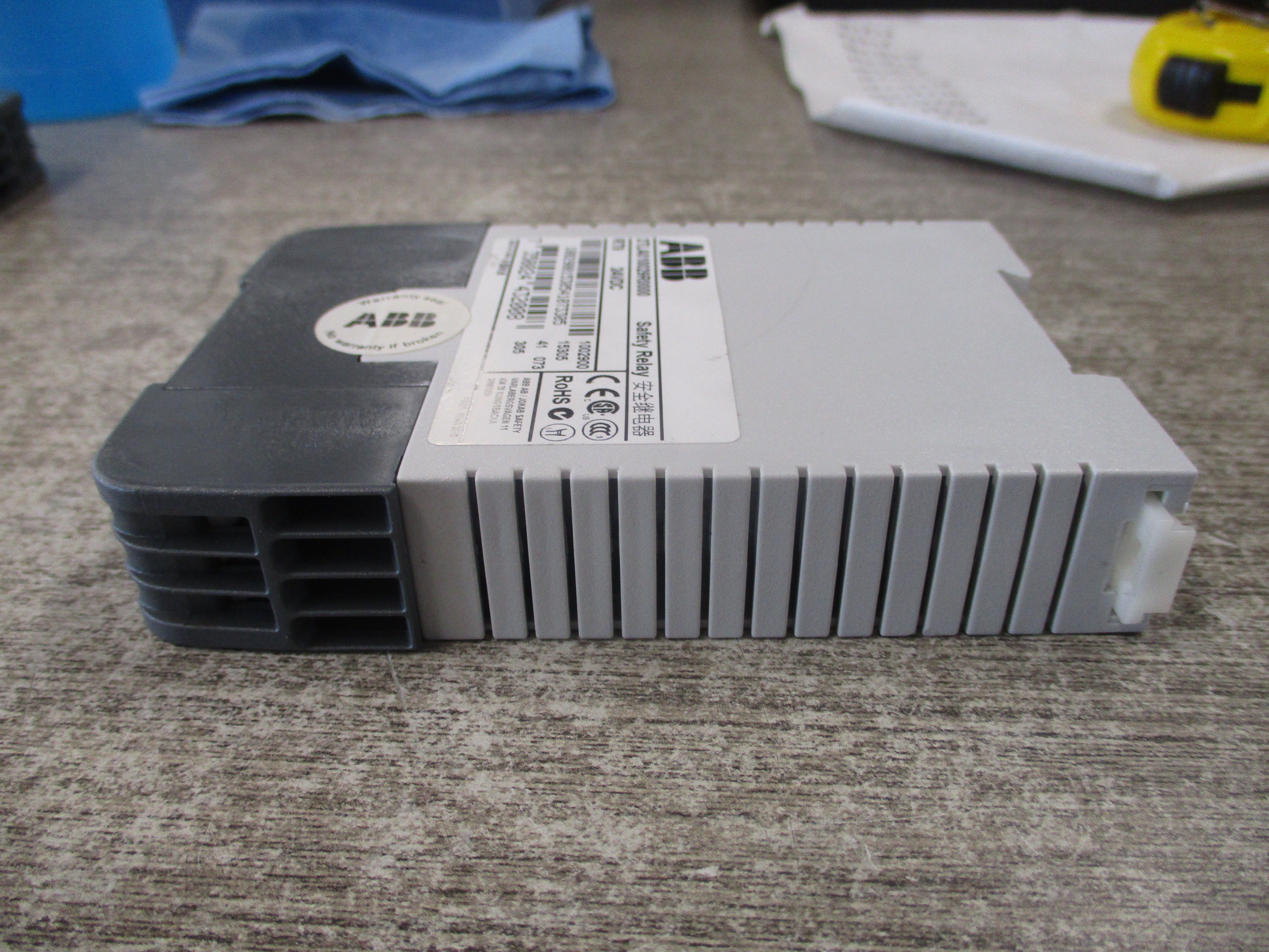 ABB RT9 Safety Relay 2TLA010029R0000 24VDC Used