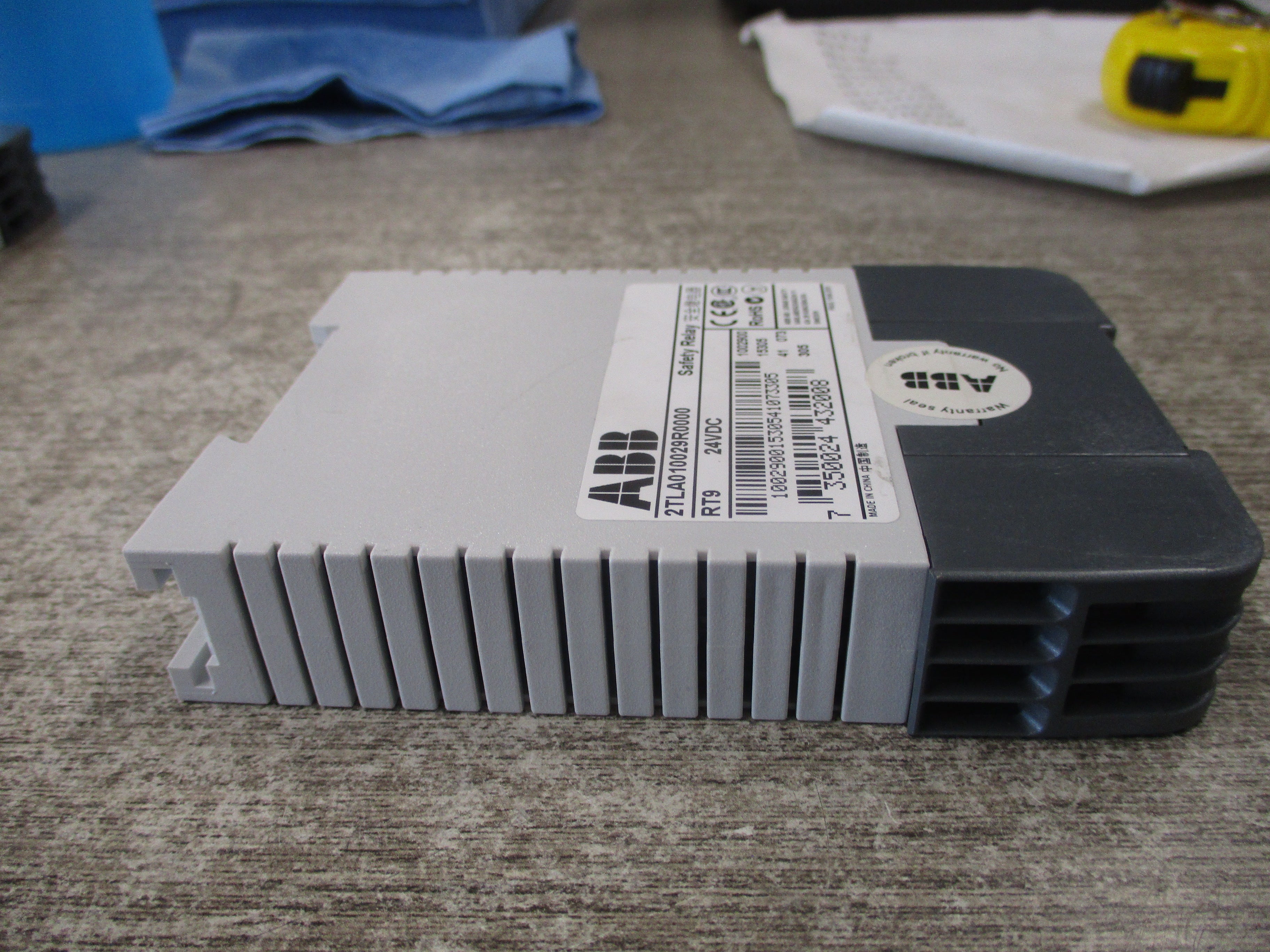 ABB RT9 Safety Relay 2TLA010029R0000 24VDC Used