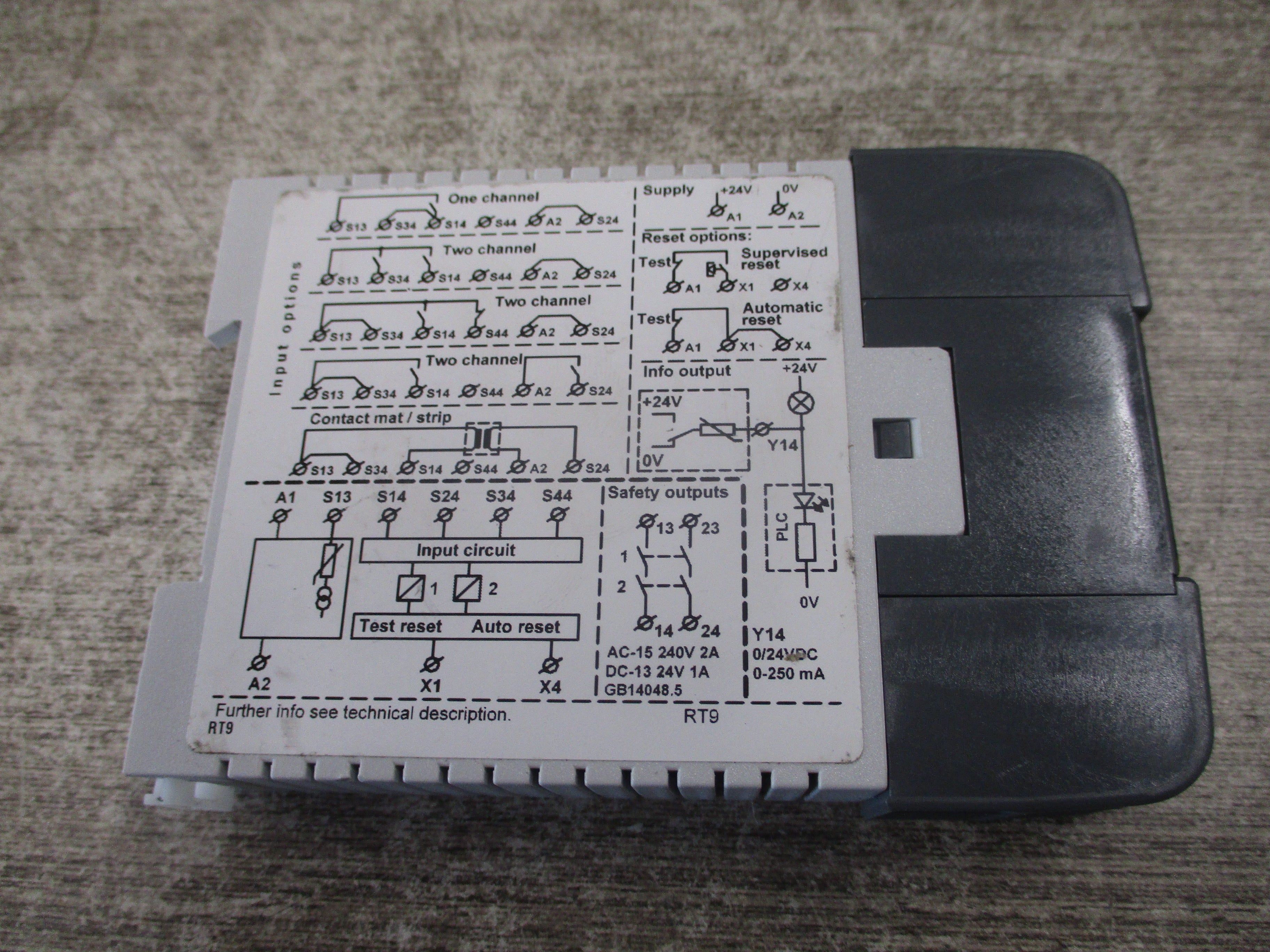 ABB RT9 Safety Relay 2TLA010029R0000 24VDC Used