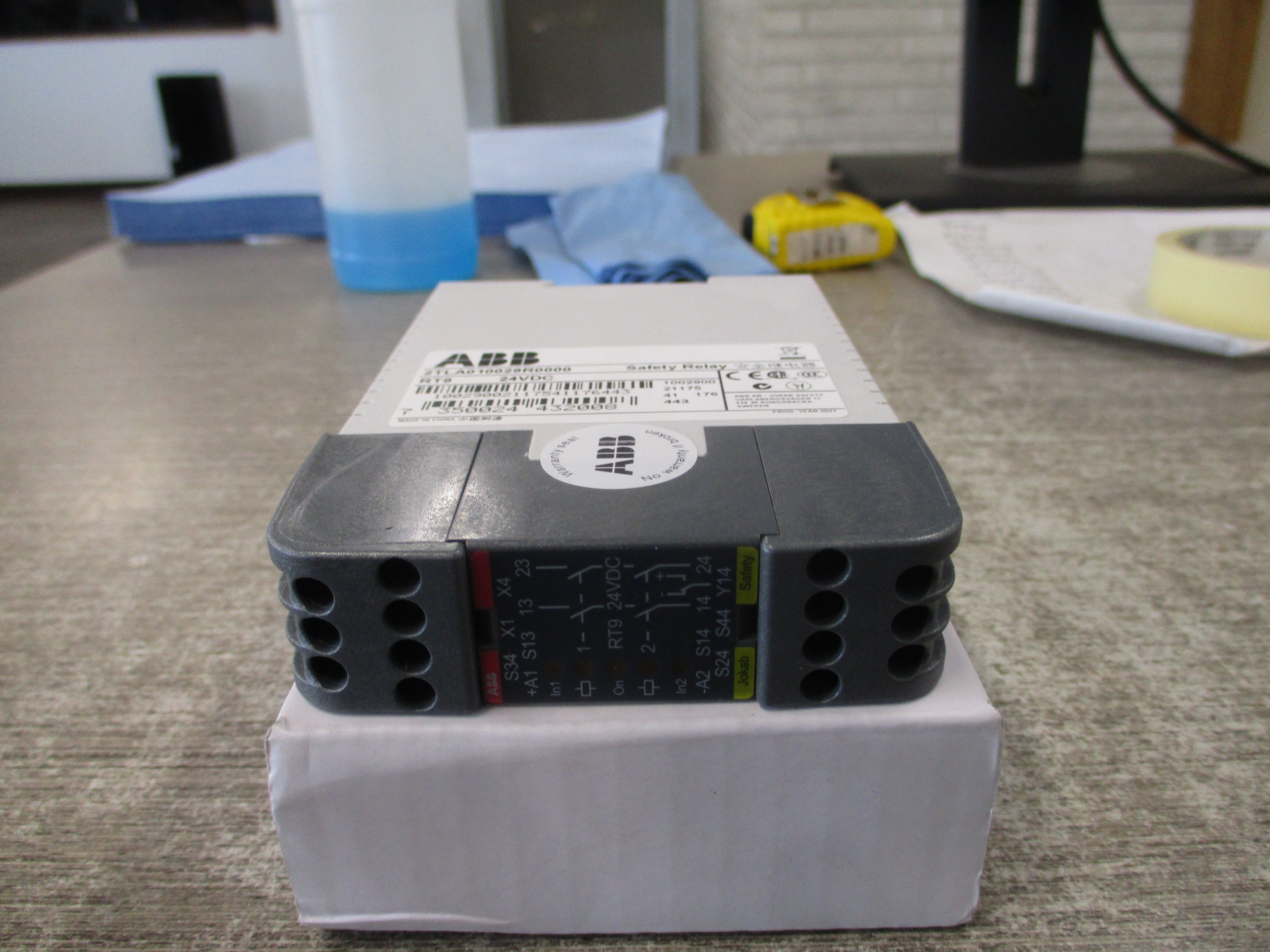 ABB RT9 Safety Relay 2TLA010029R0000 24VDC New Surplus