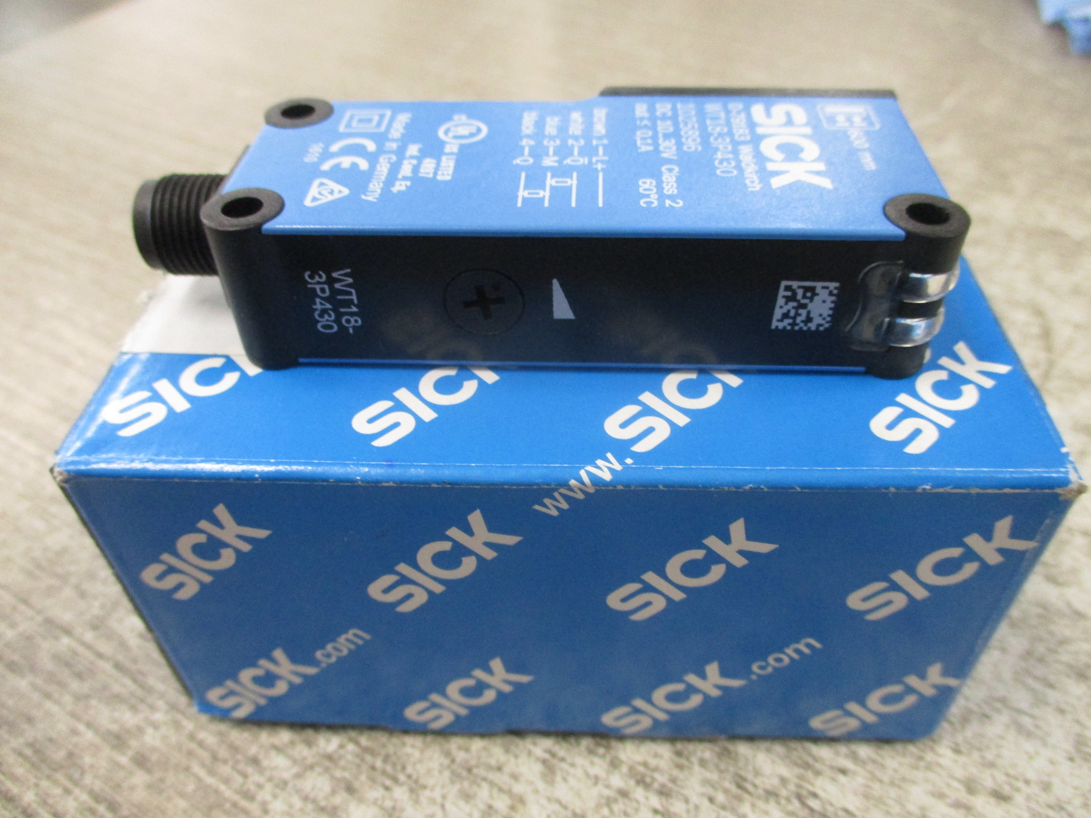 Sick Photoelectric Sensor WT18-3P430 New Surplus