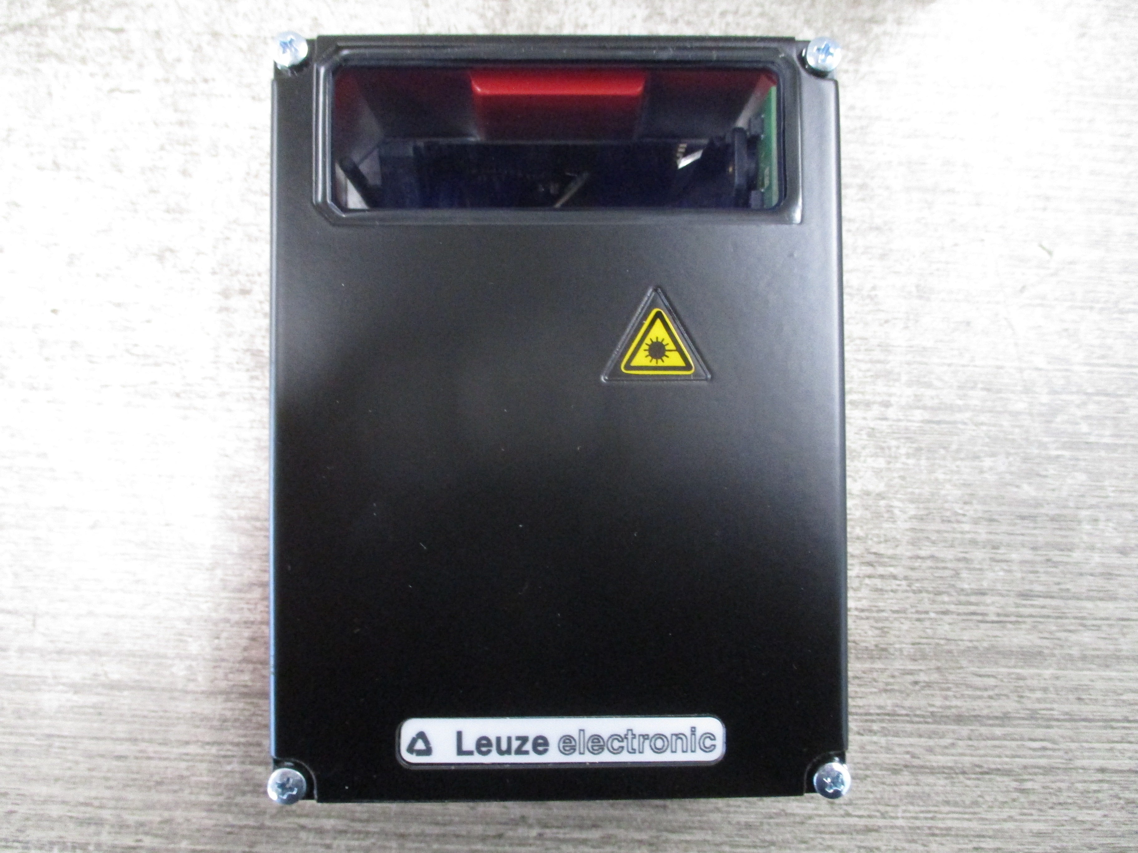 Leuze Bar Code Positioning System 50037188 BPS 37 S M 100 10-30VDC New Surplus