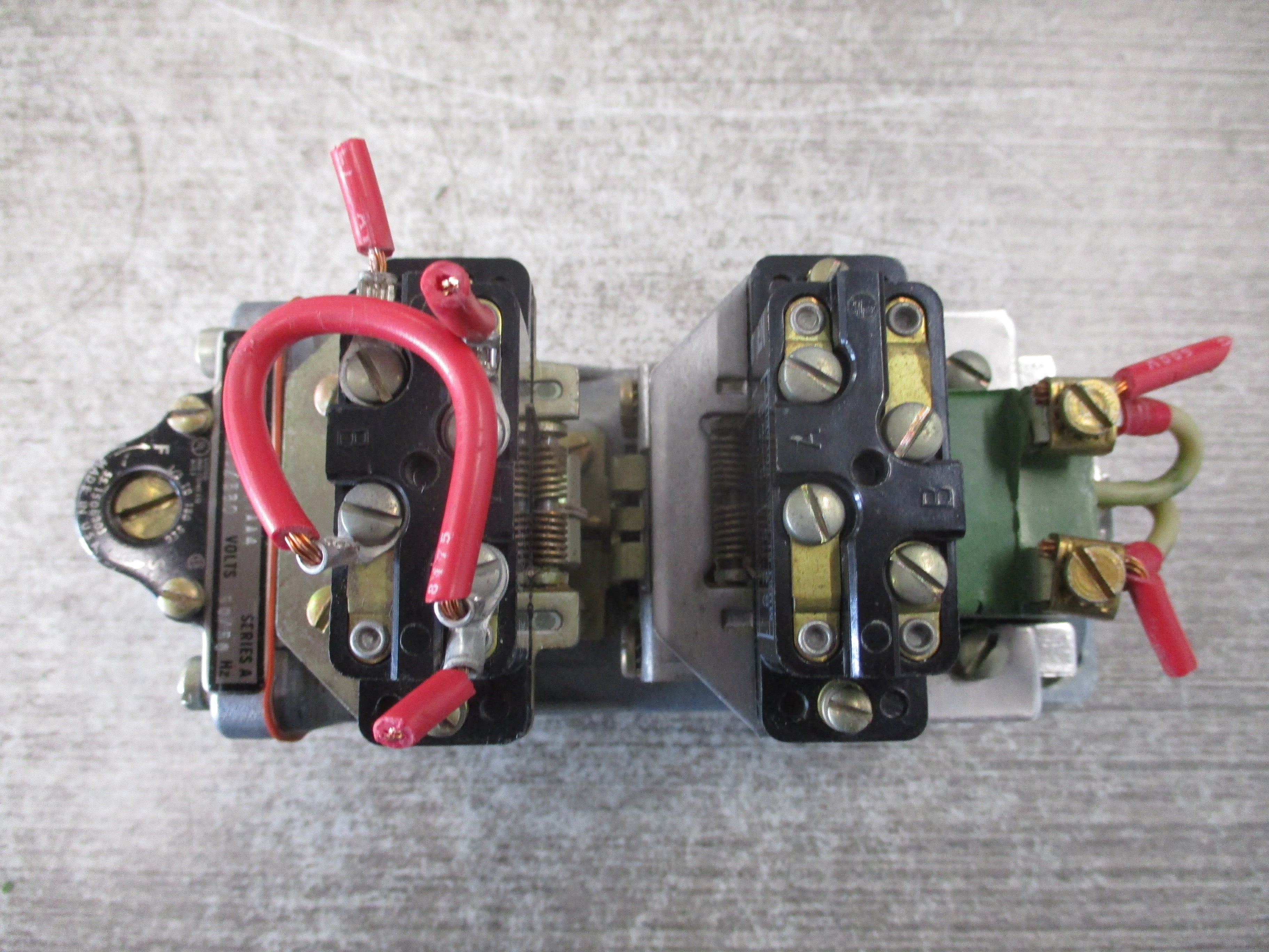 GE Time Delay Relay CR2820B111AA4 Ser. A 460V Coil Used