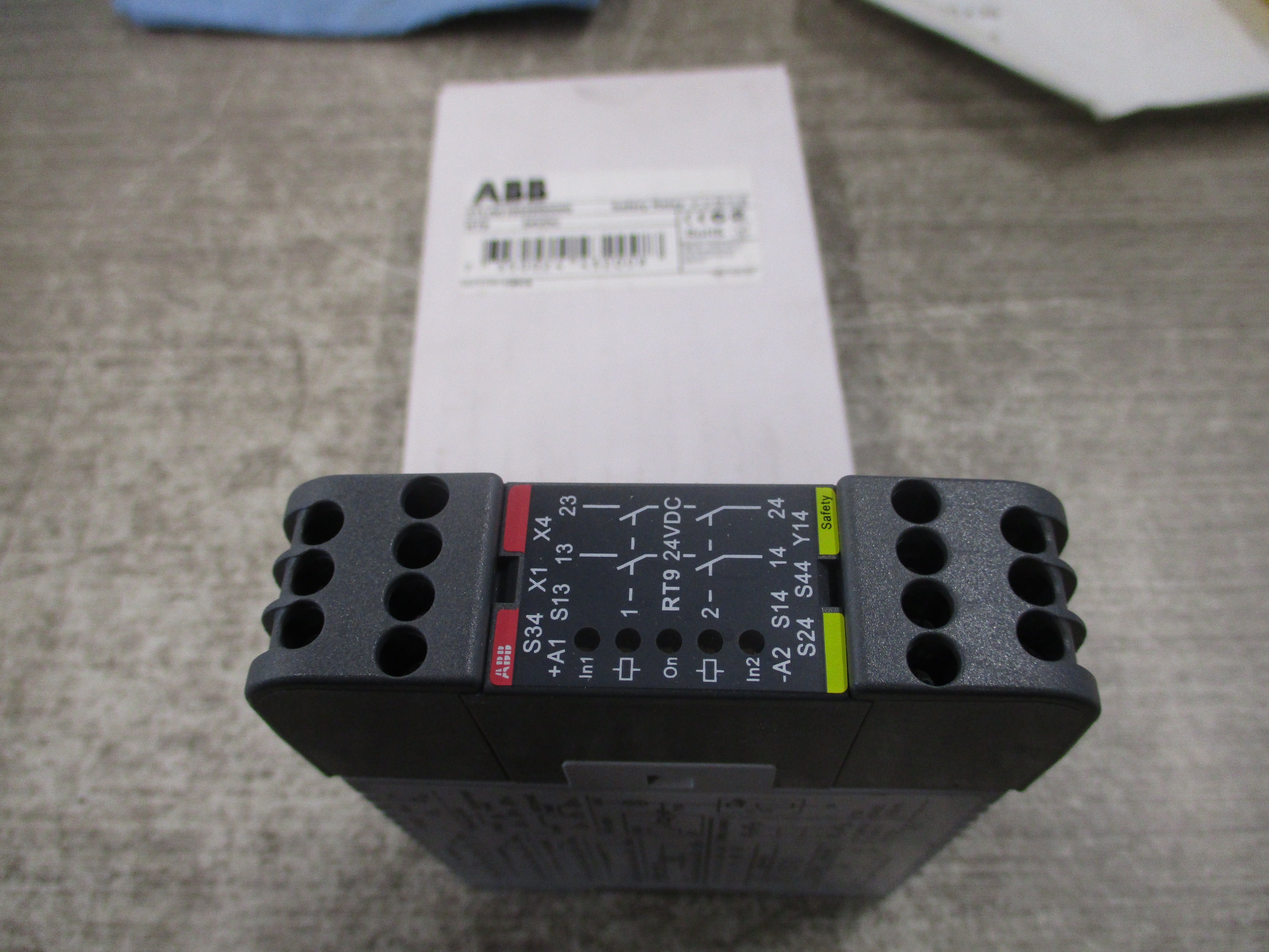 ABB RT9 Safety Relay 2TLA010029R0000 24VDC New Surplus
