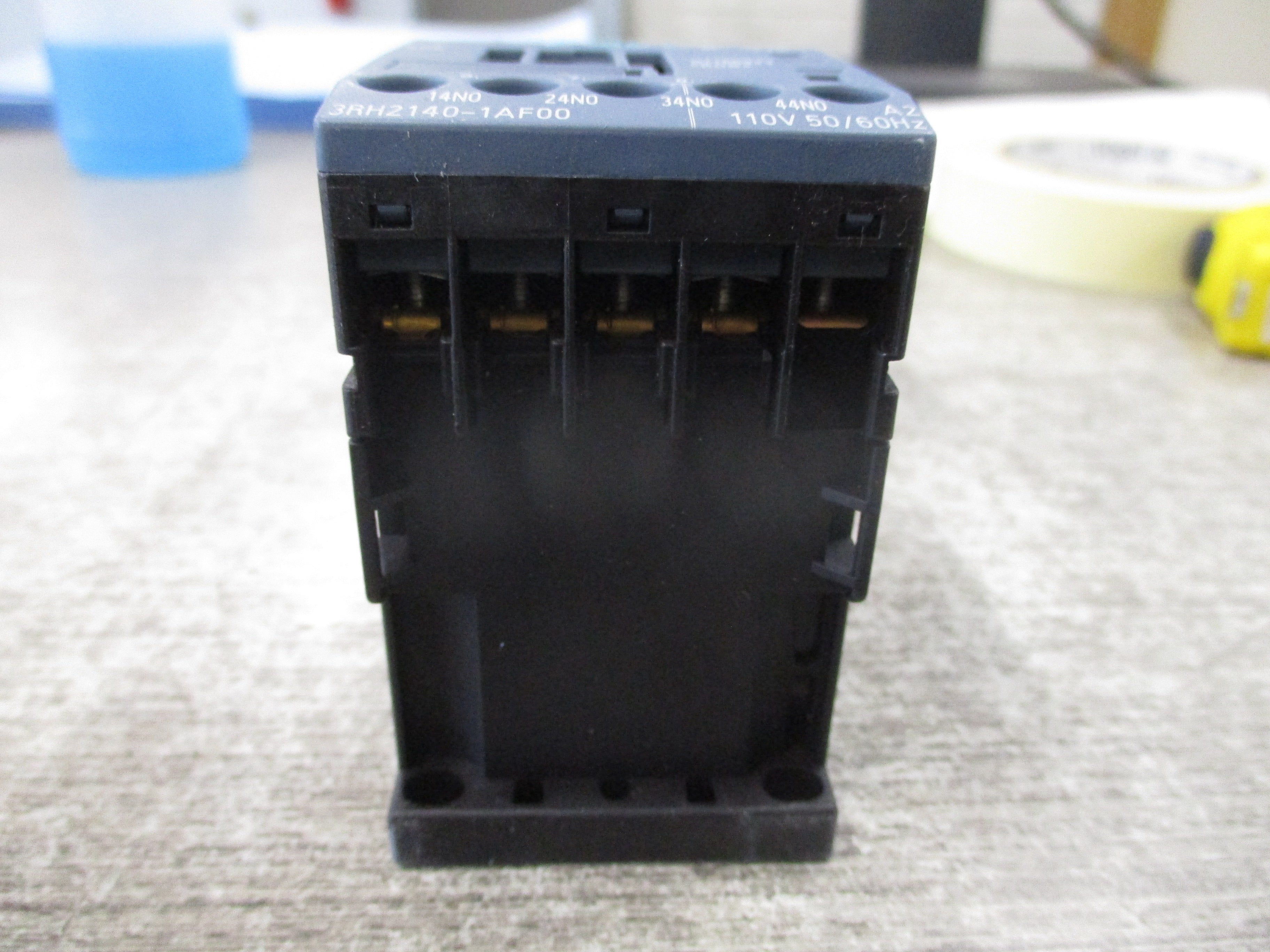 Siemens Contactor 3RH2140-1AF00 110V Coil New Surplus