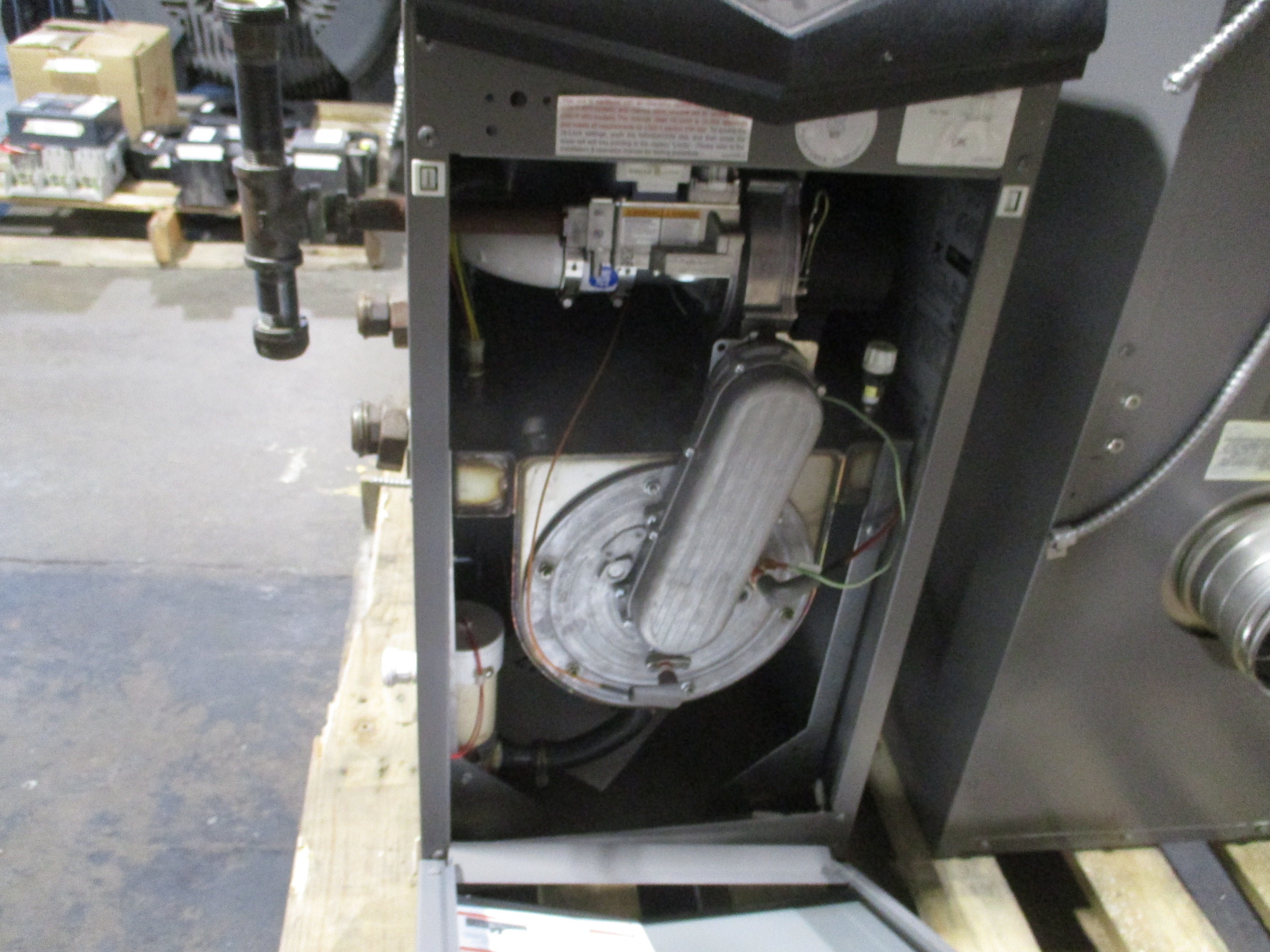 Lochinuar Knight Natural Gas Water Tube Boiler KBN211 Heating Capacity: 191,000 BTU Used