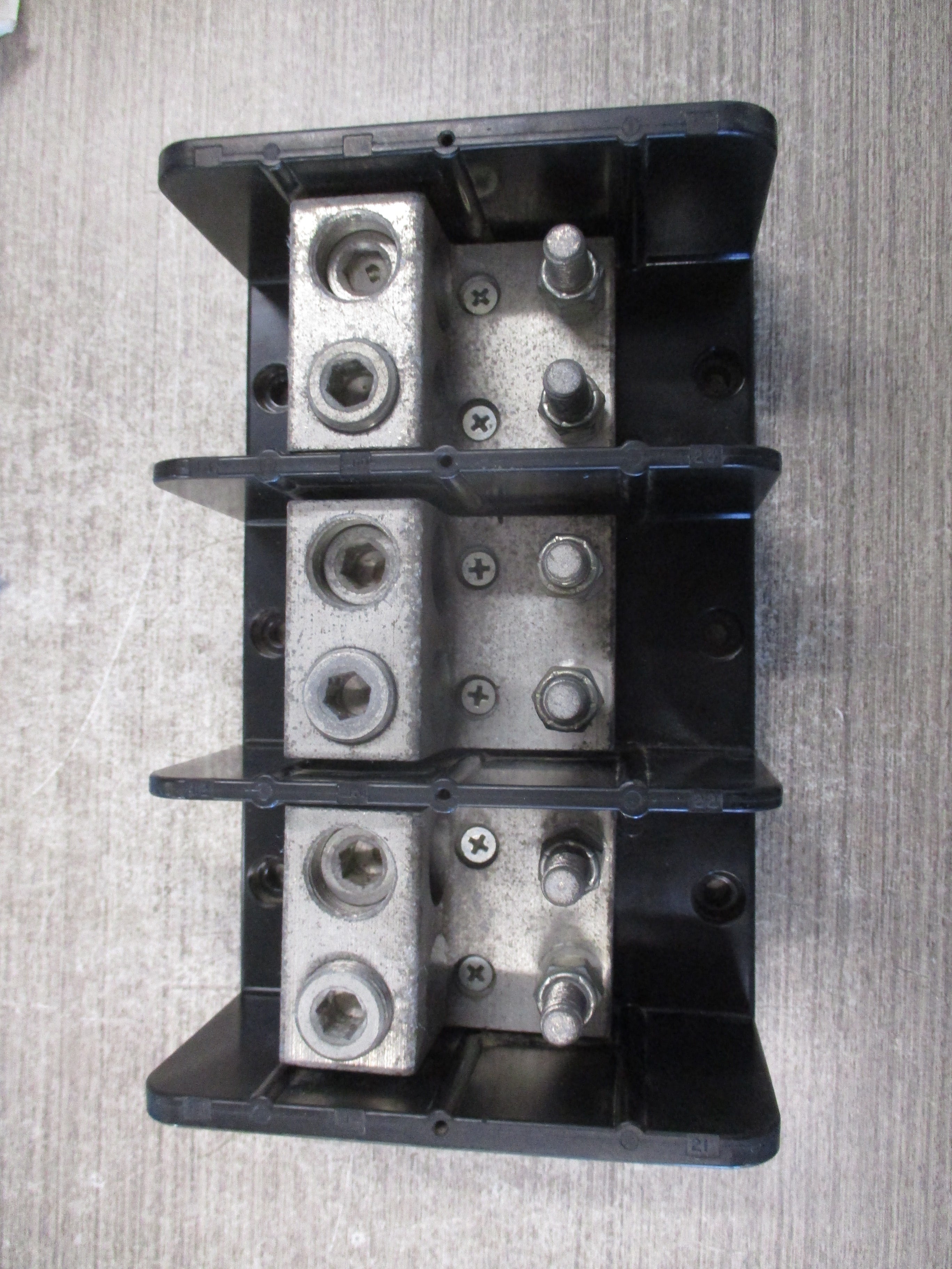 Marathon Power Distribution Block 1453599 760A 600V Line: 500MCM-4 Load: 3/8-18 STUD Used