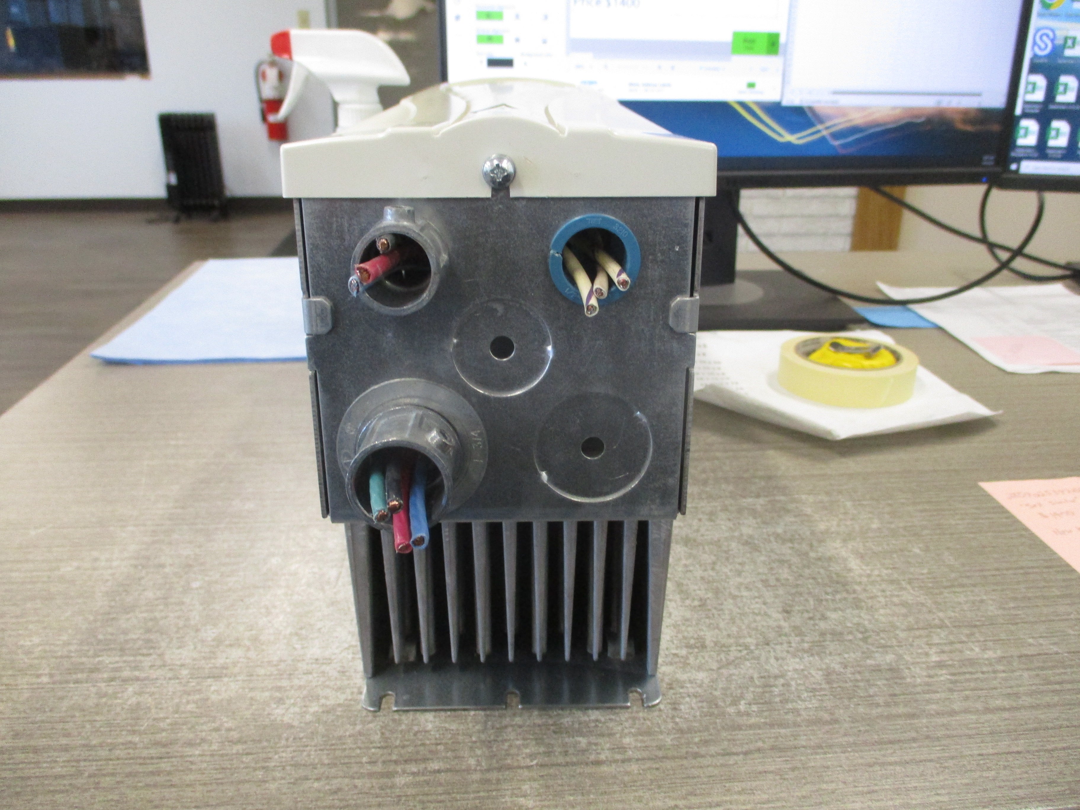 ABB ACH550 AC Drive ACH550-UH-023A-4 15 HP 3Ph Input:380-480 V23 A48-63 HzOutput:0...U1 V23 A0-500 Hz * No Keypad * Used