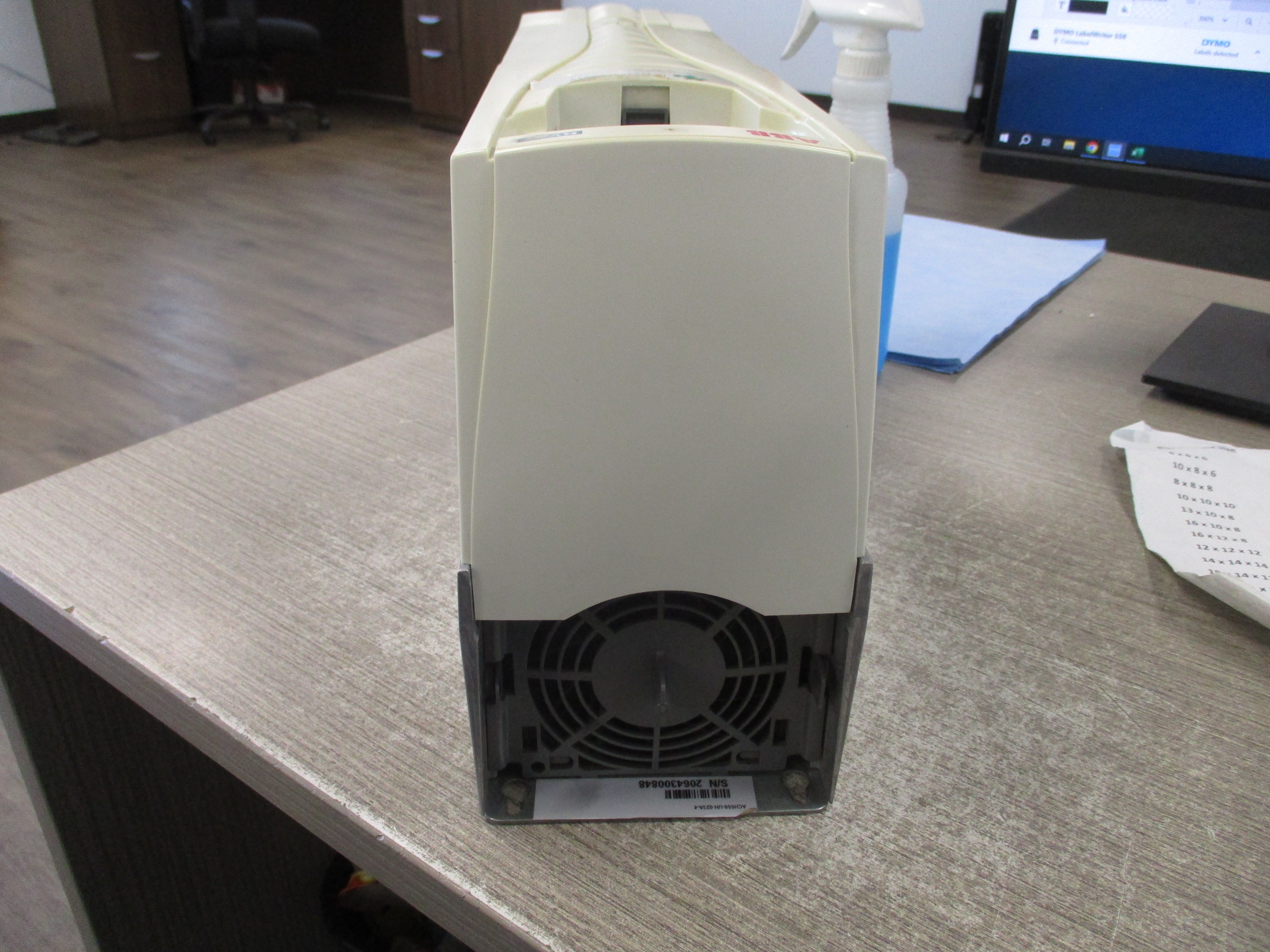 ABB ACH550 AC Drive ACH550-UH-023A-4 15 HP 3Ph Input:380-480 V23 A48-63 HzOutput:0...U1 V23 A0-500 Hz * No Keypad * Used