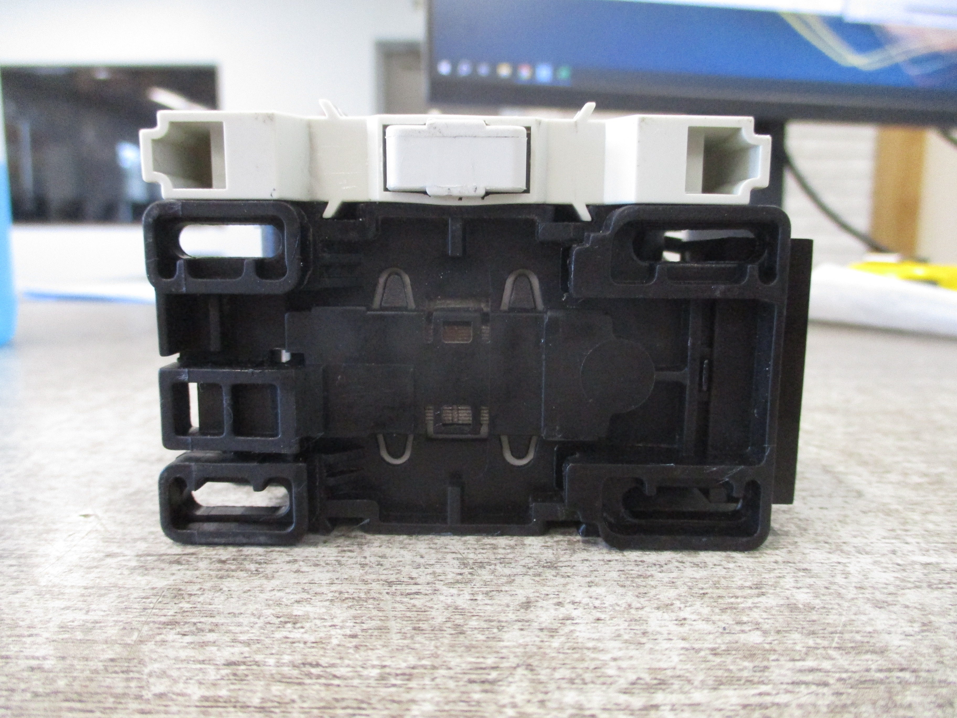 GE Contactor CL00A310T 120V Coil 25A 600V (1) Aux Contact W/Coupler Used