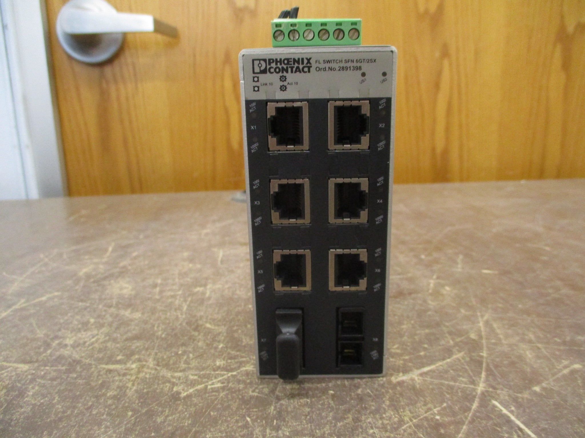Phoenix Contact FL Switch 2891398 HW: 11 SFN 6GT/2SX Used