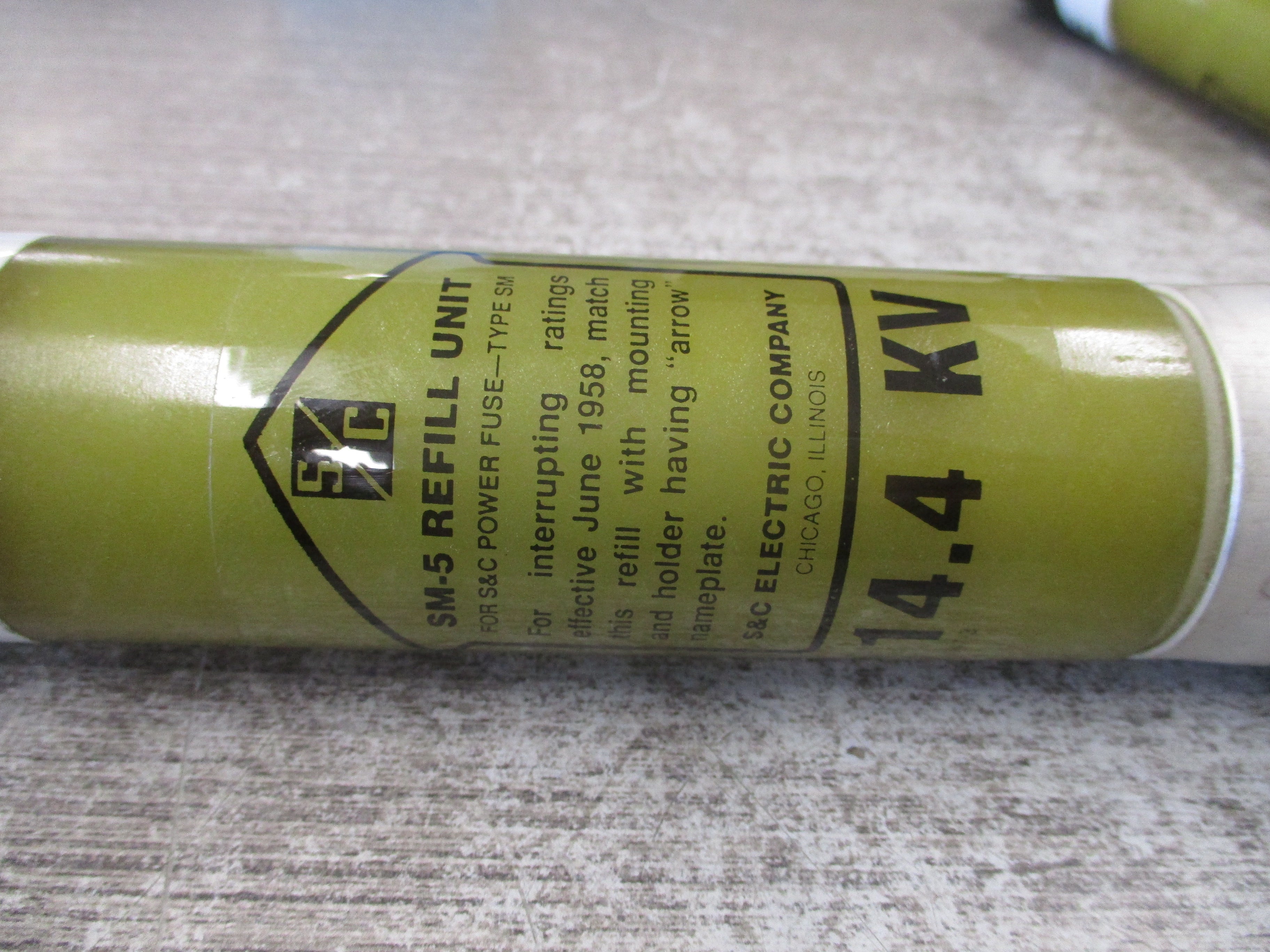 S&C SM-5 Fuse Refill Unit 262200R4 125E 14.4kV Used