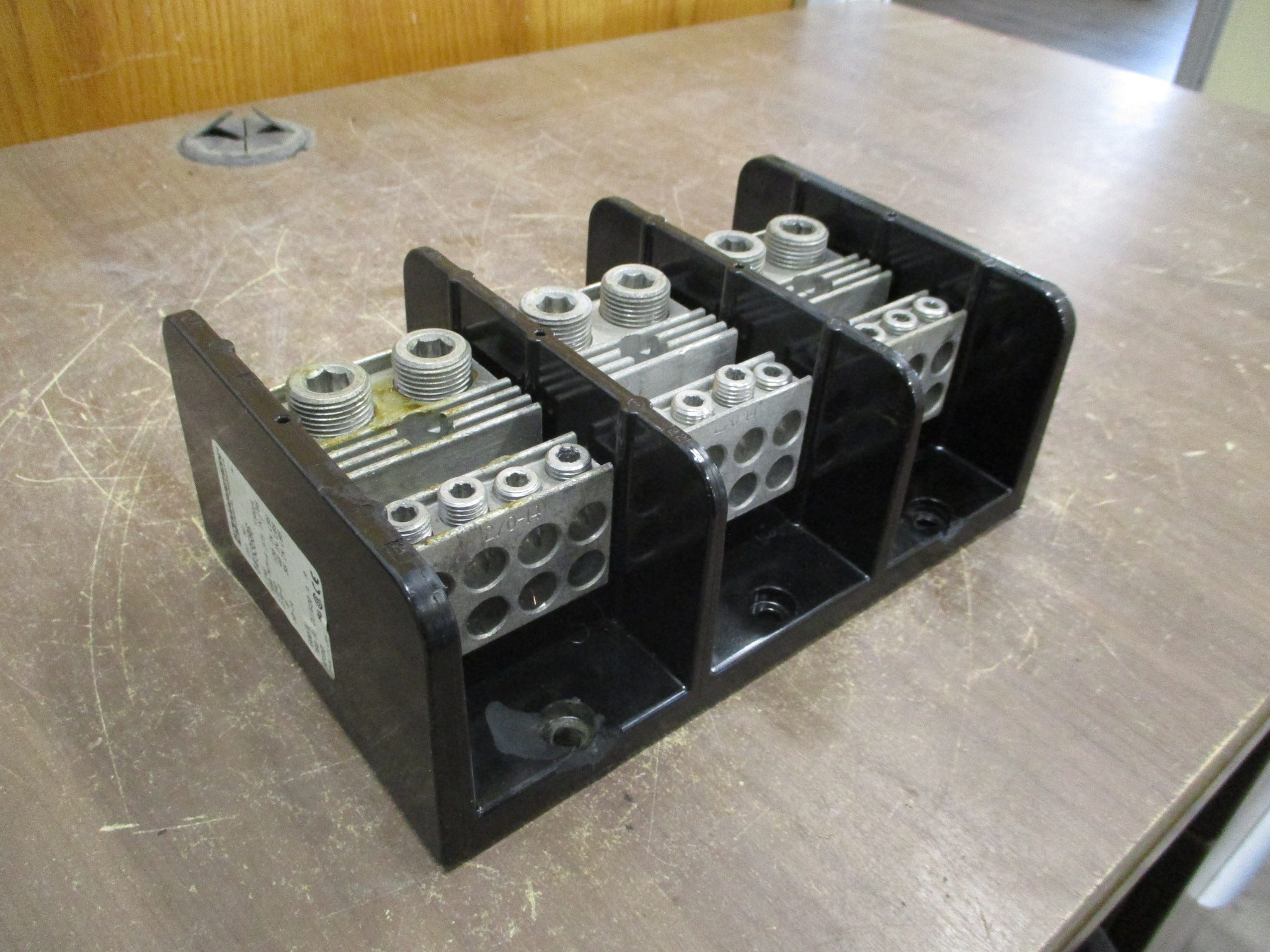 Marathon Power Distribution Block 1453586 760A 600V 3P Line: 500MCM-4 Used