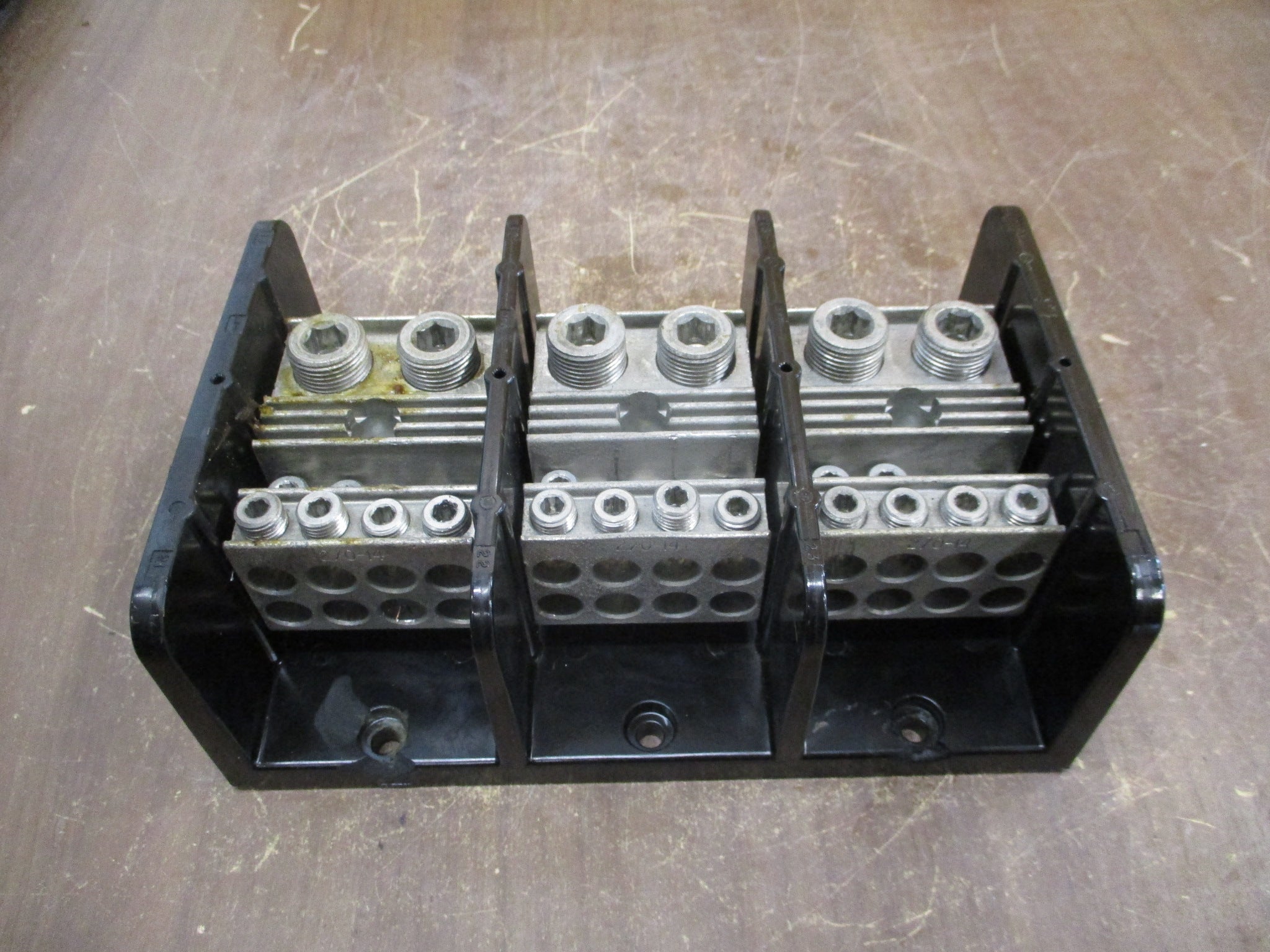 Marathon Power Distribution Block 1453586 760A 600V 3P Line: 500MCM-4 Used