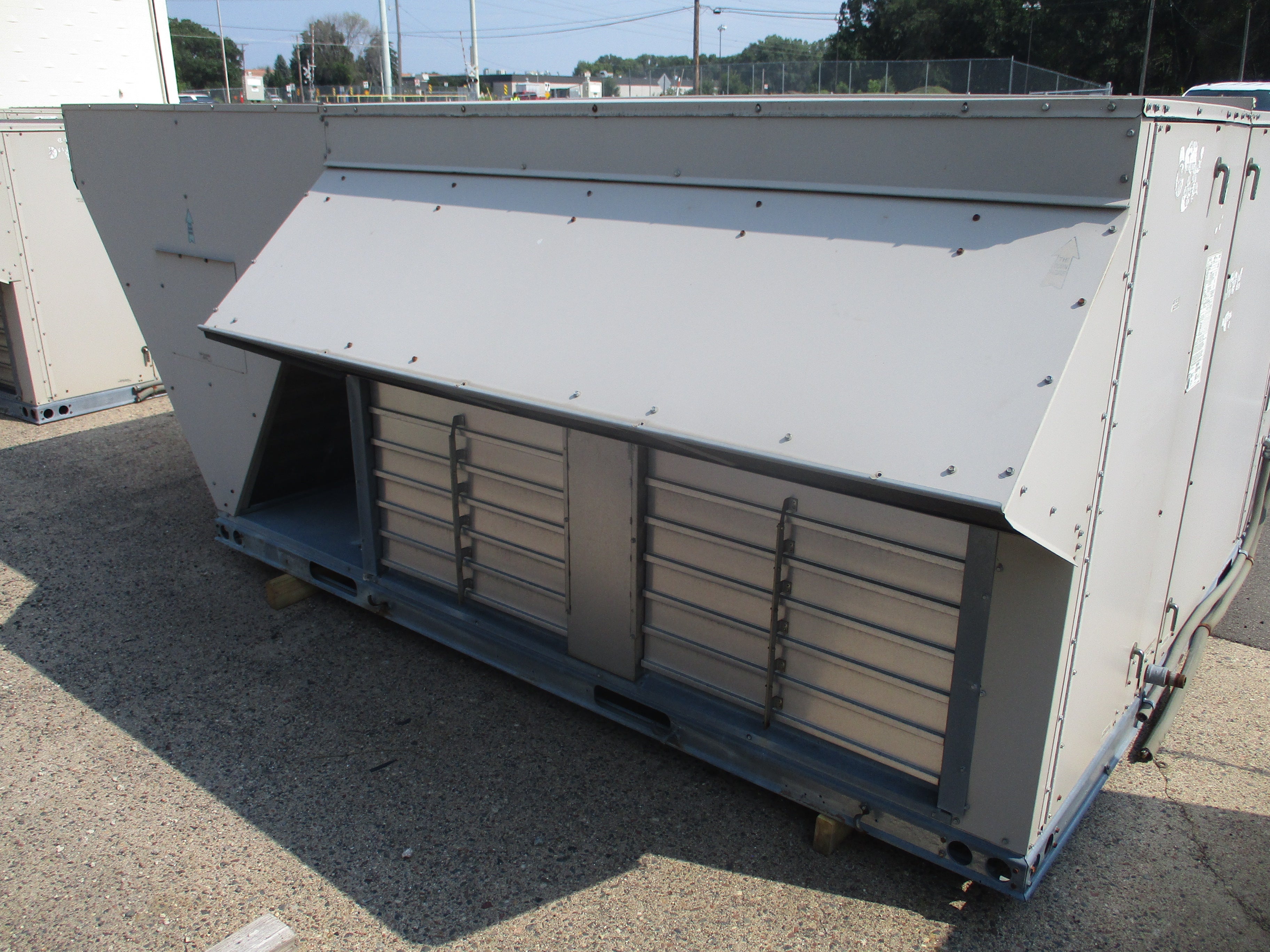 Lennox Rooftop Unit LGC156H4BL2G 12.5 Ton 460V 46KW 169.000 BTU R410A 2009 MFD Natural Gas Heat Used