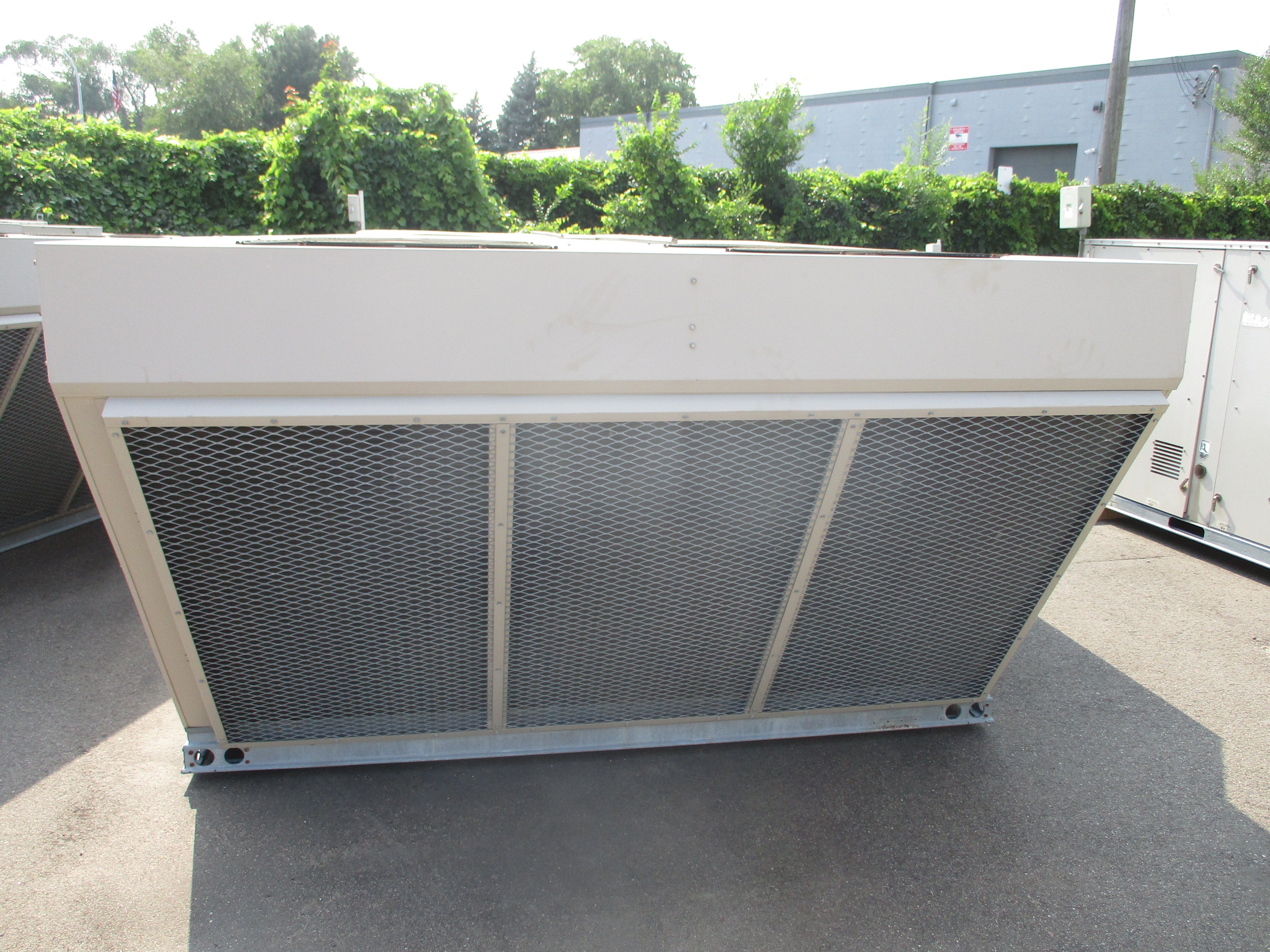 Lennox Rooftop Unit LGC156H4BL2G 12.5 Ton 460V 46KW 169.000 BTU R410A 2009 MFD Natural Gas Heat Used