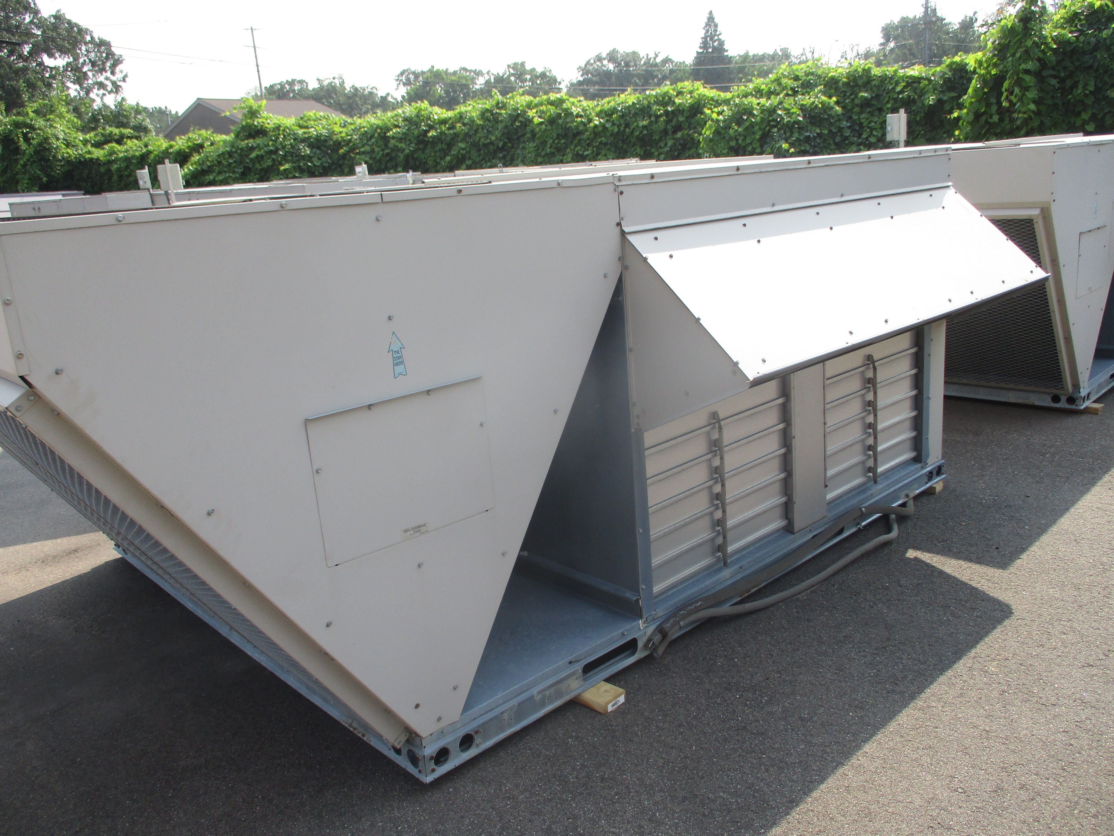 Lennox Rooftop Unit LGC156H4BL2G 12.5 Ton 460V 46KW 169.000 BTU R410A 2009 MFD Natural Gas Heat Used