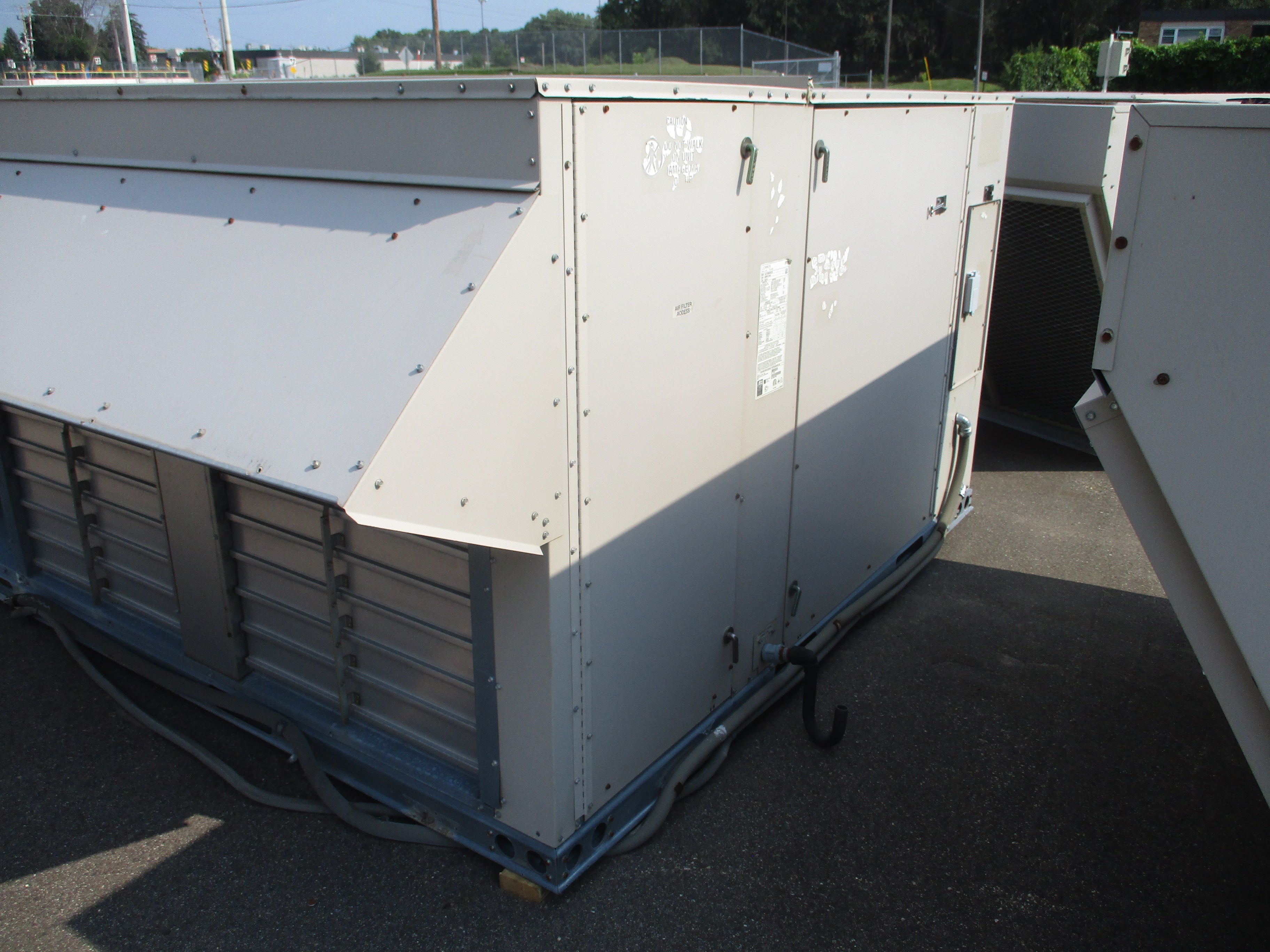 Lennox Rooftop Unit LGC156H4BL2G 12.5 Ton 460V 46KW 169.000 BTU R410A 2009 MFD Natural Gas Heat Used