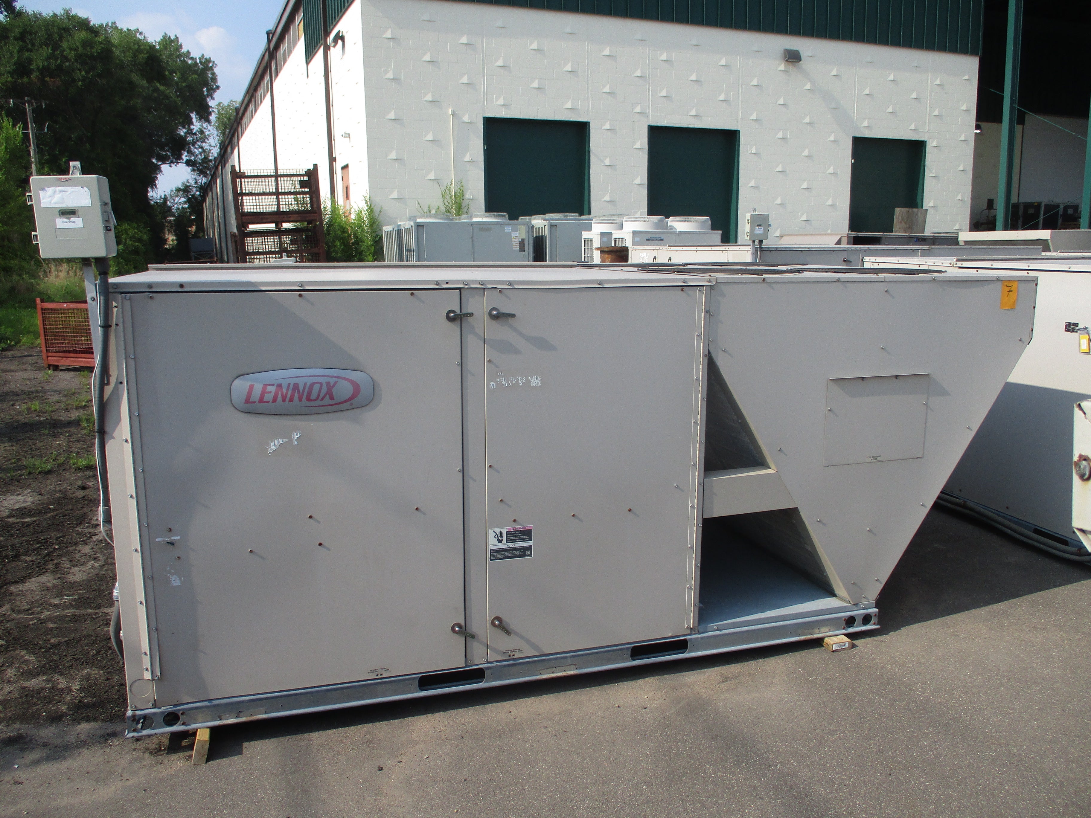 Lennox Rooftop Unit LLC156H4BN1G 12.5 Ton 115V 46 KW R410A 2009 MFD Electric * No Heat * Used