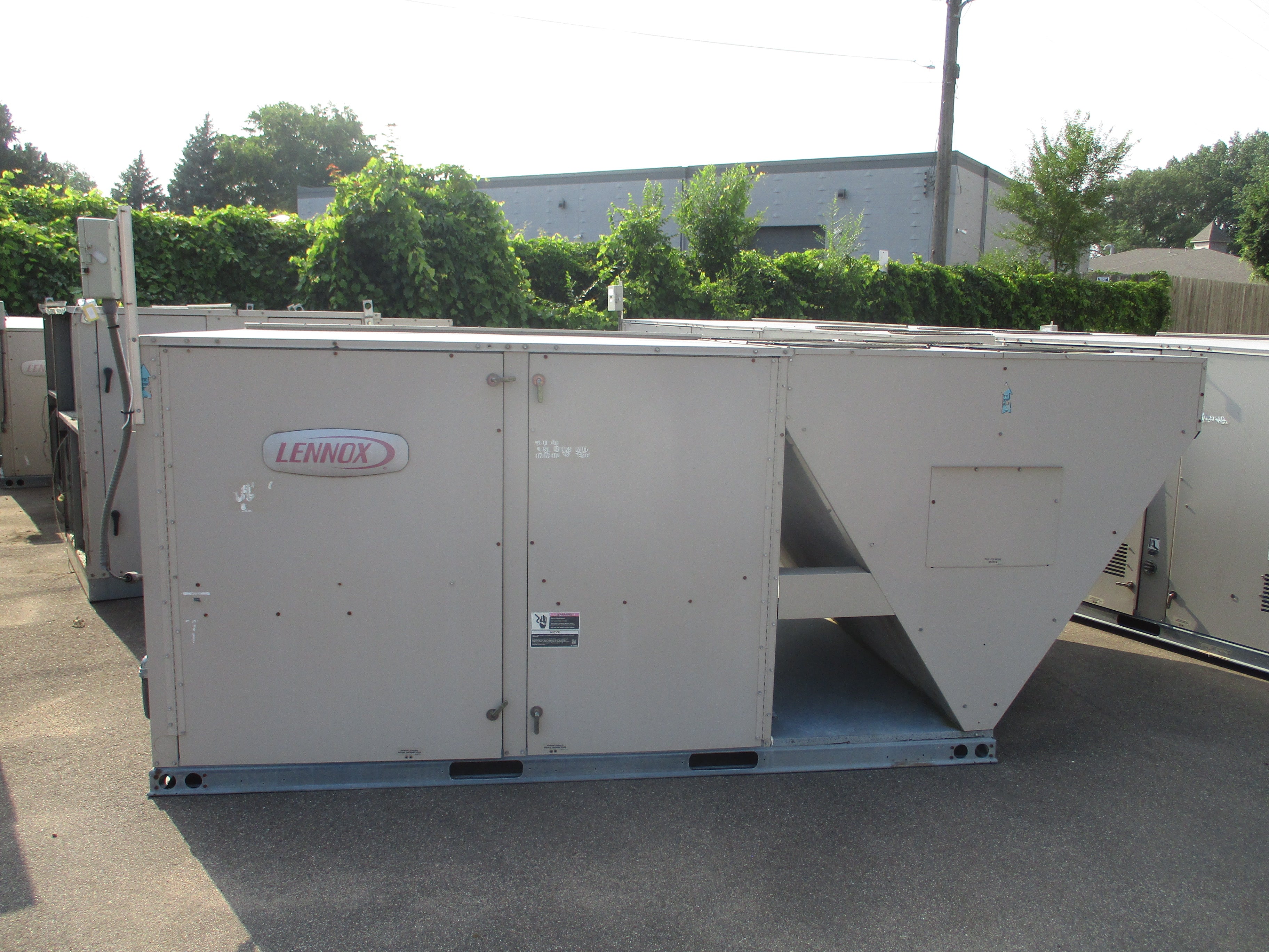 Lennox Rooftop Unit LLC156H4BN1G 12.5 Ton 115V 46 KW R410A 2009 MFD Electric * No Heat * Used