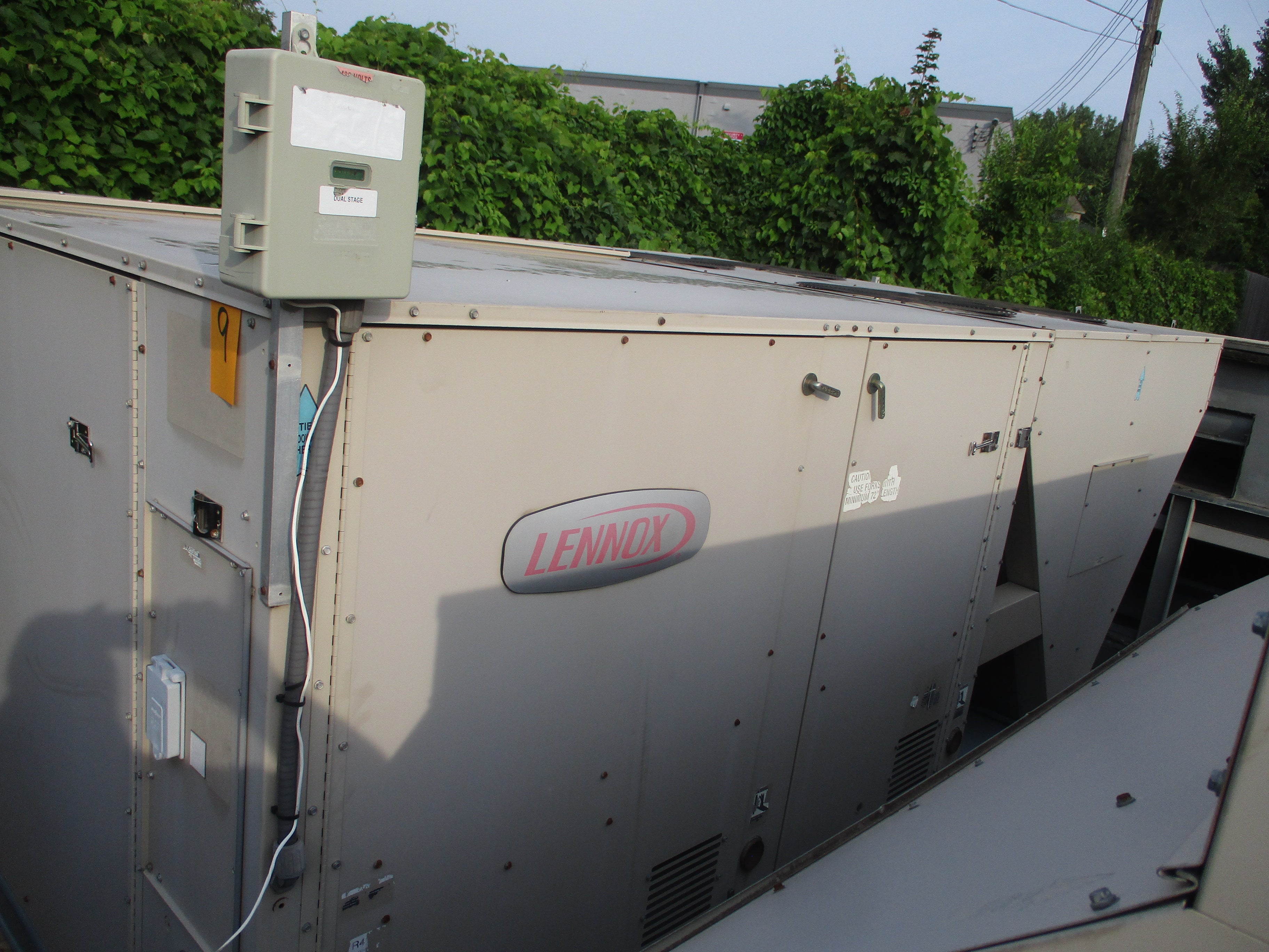 Lennox Rooftop Unit LGC156H4BL2G 12.5 Ton 460V 46KW 169.000 BTU R410A 2009 MFD Natural Gas Heat Used
