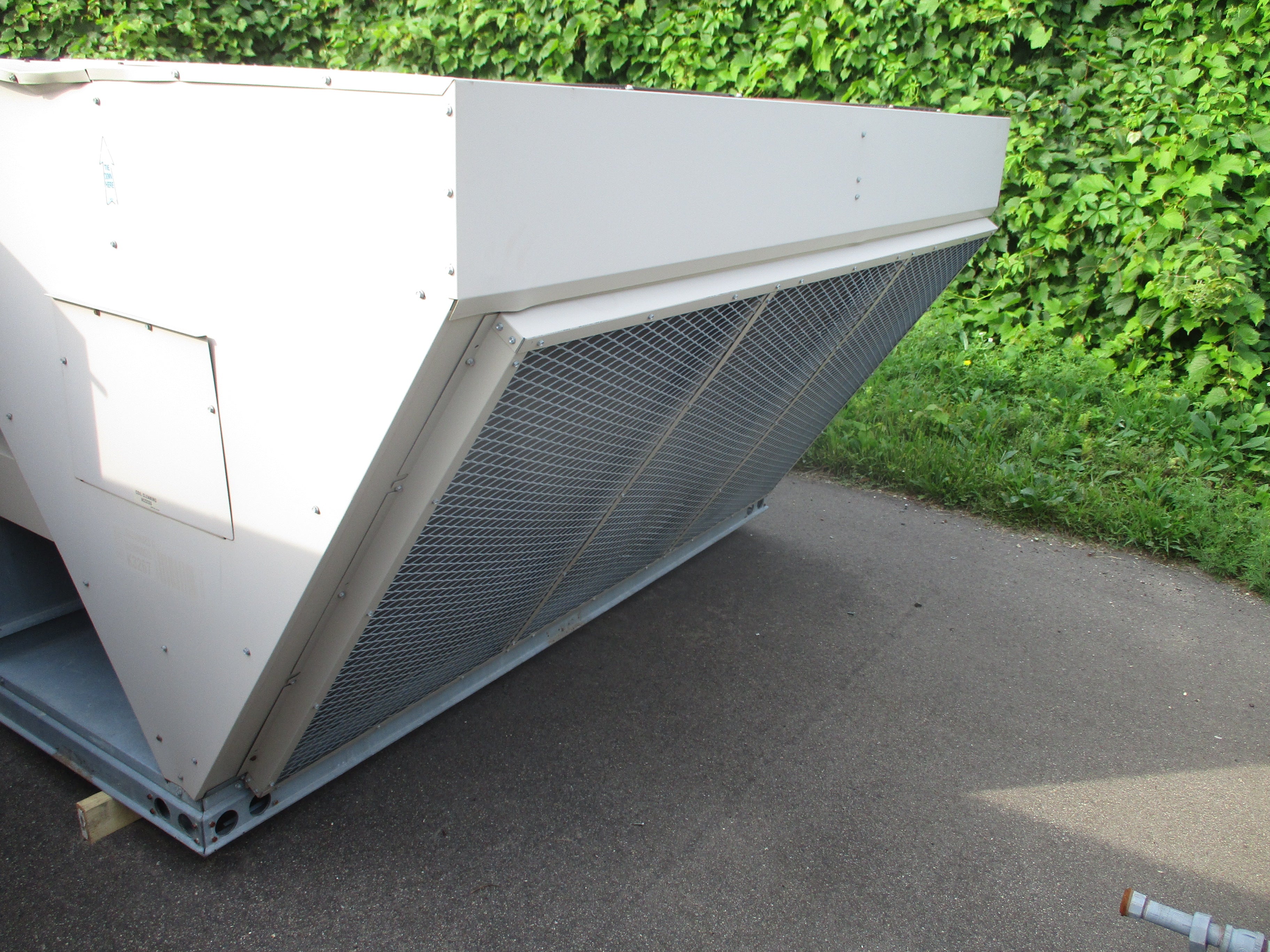 Lennox Rooftop Unit LGA 240 H4 BSG 20 Ton 460V 249.000 BTU 2009 MFD R410A Natural Gas Heat Used