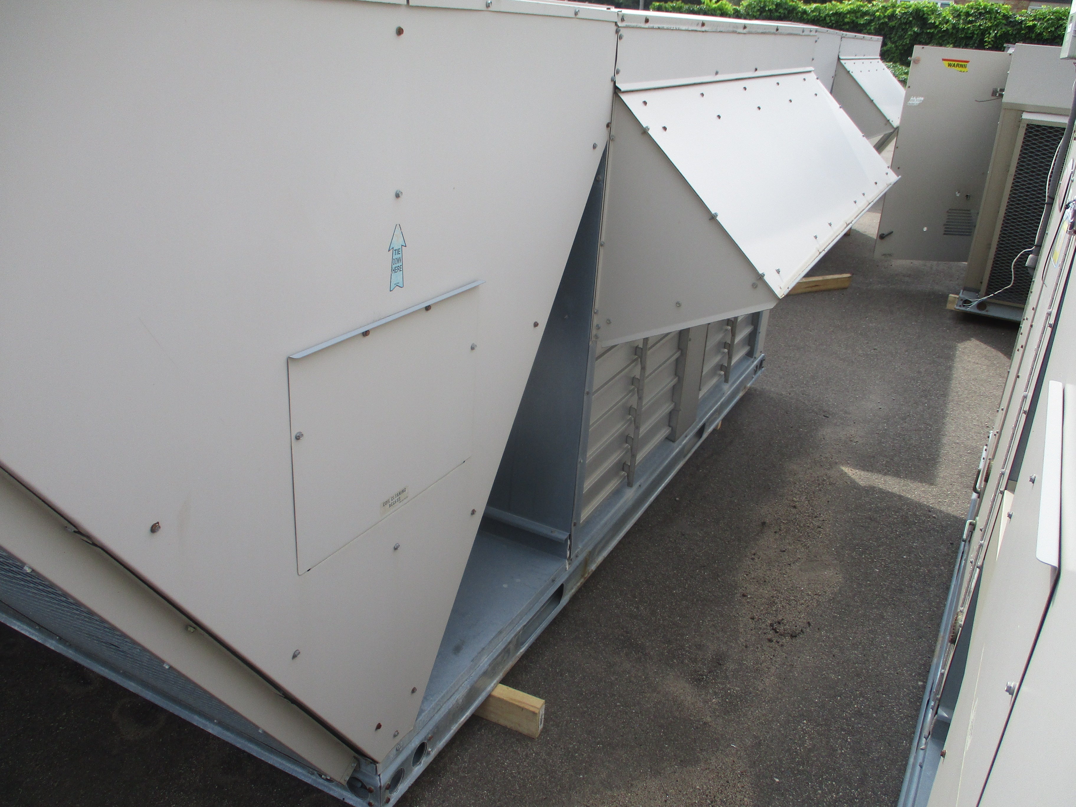 Lennox Rooftop Unit LGC156H4BS2G 12.5 Ton 460V 249.000BTU R410A 46KW 2009 MFD Natural Gas Heat Used