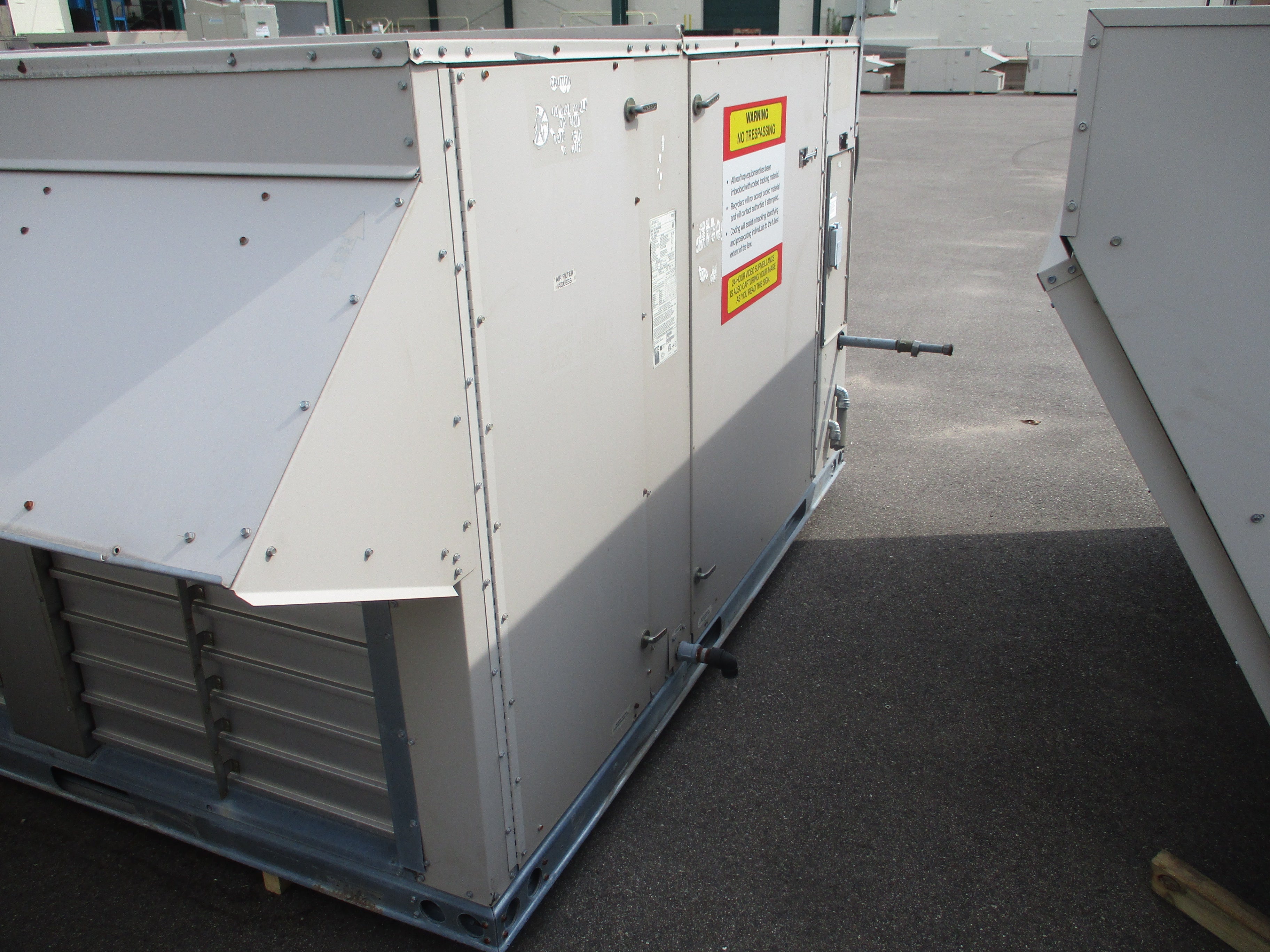 Lennox Rooftop Unit LGC156H4BS2G 12.5 Ton 460V 249.000BTU R410A 46KW 2009 MFD Natural Gas Heat Used