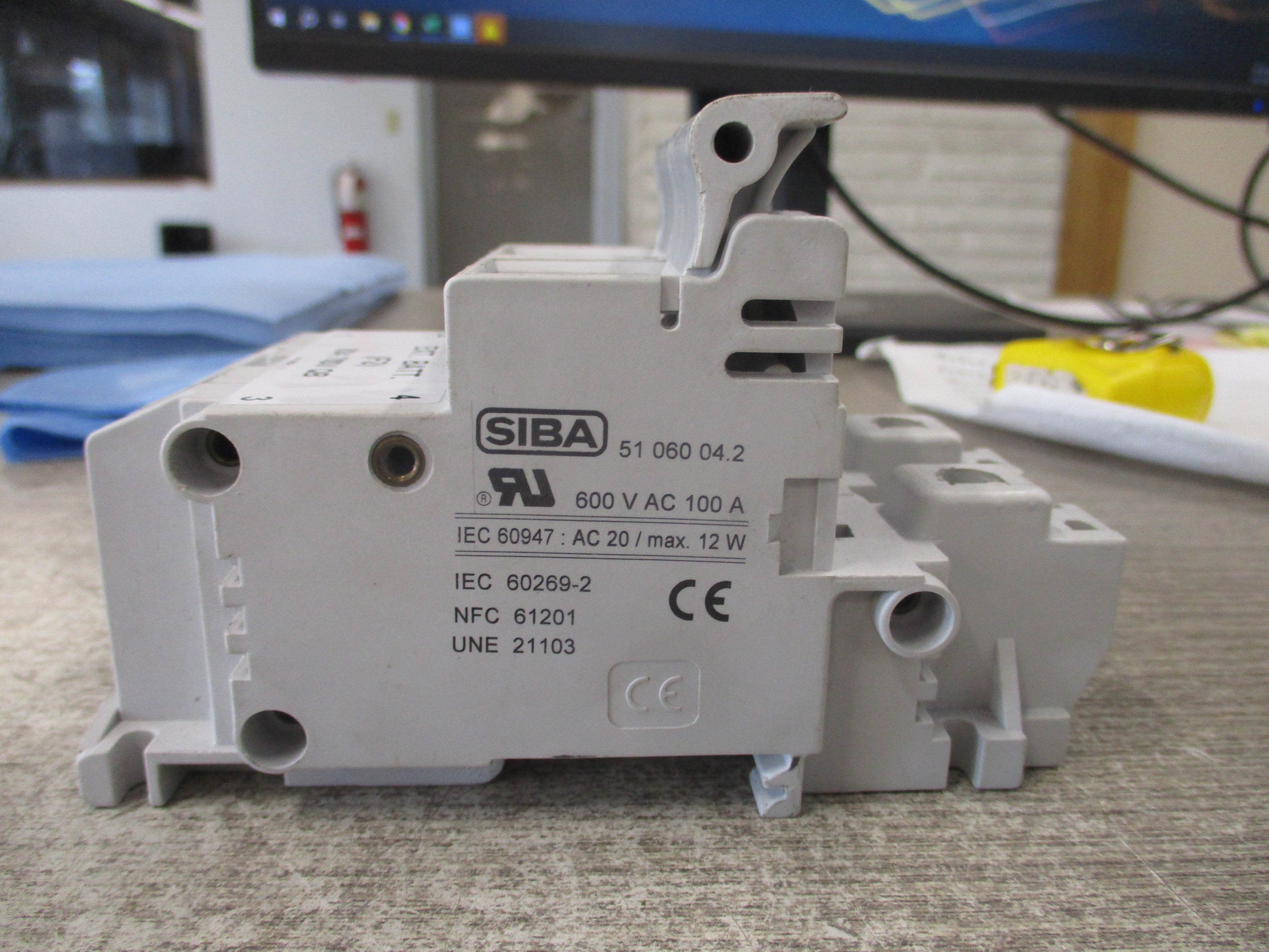 SIBA Fuse Holder 51 060 04.2 100A 600V 2P Used