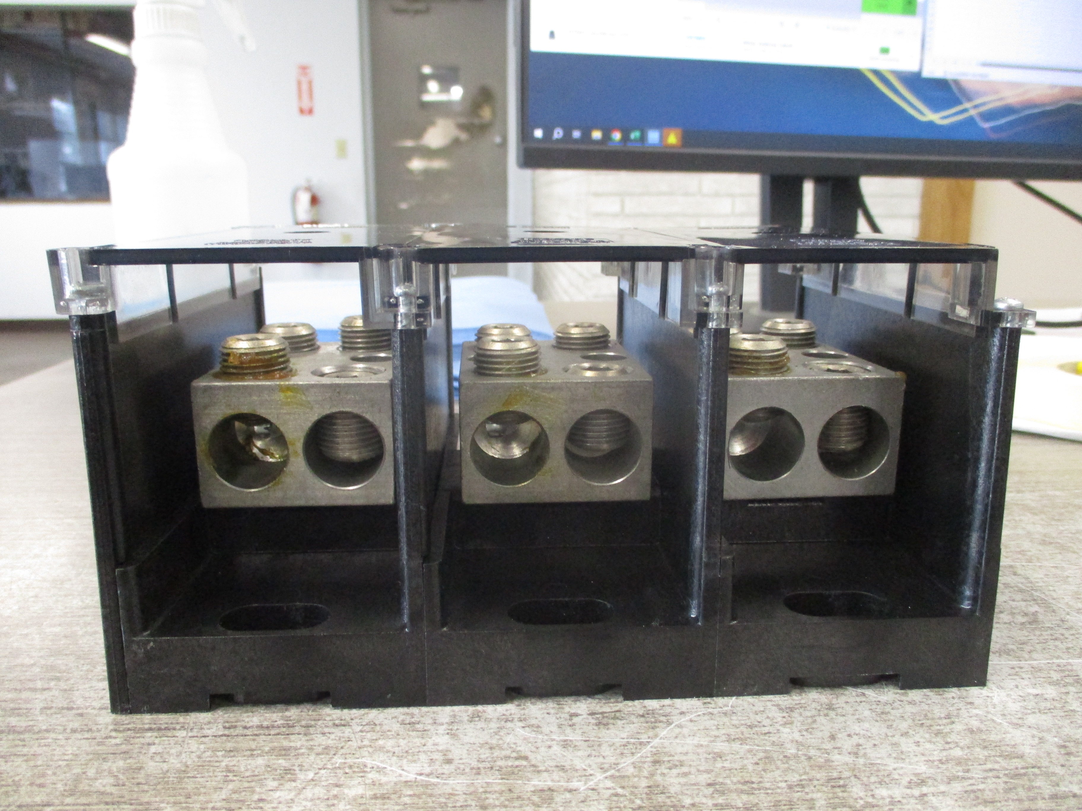 Ferraz Shawmut Power Distribution Block 69123 600A 600V 3P Line: 350-#6 Load: 350-#6 Used