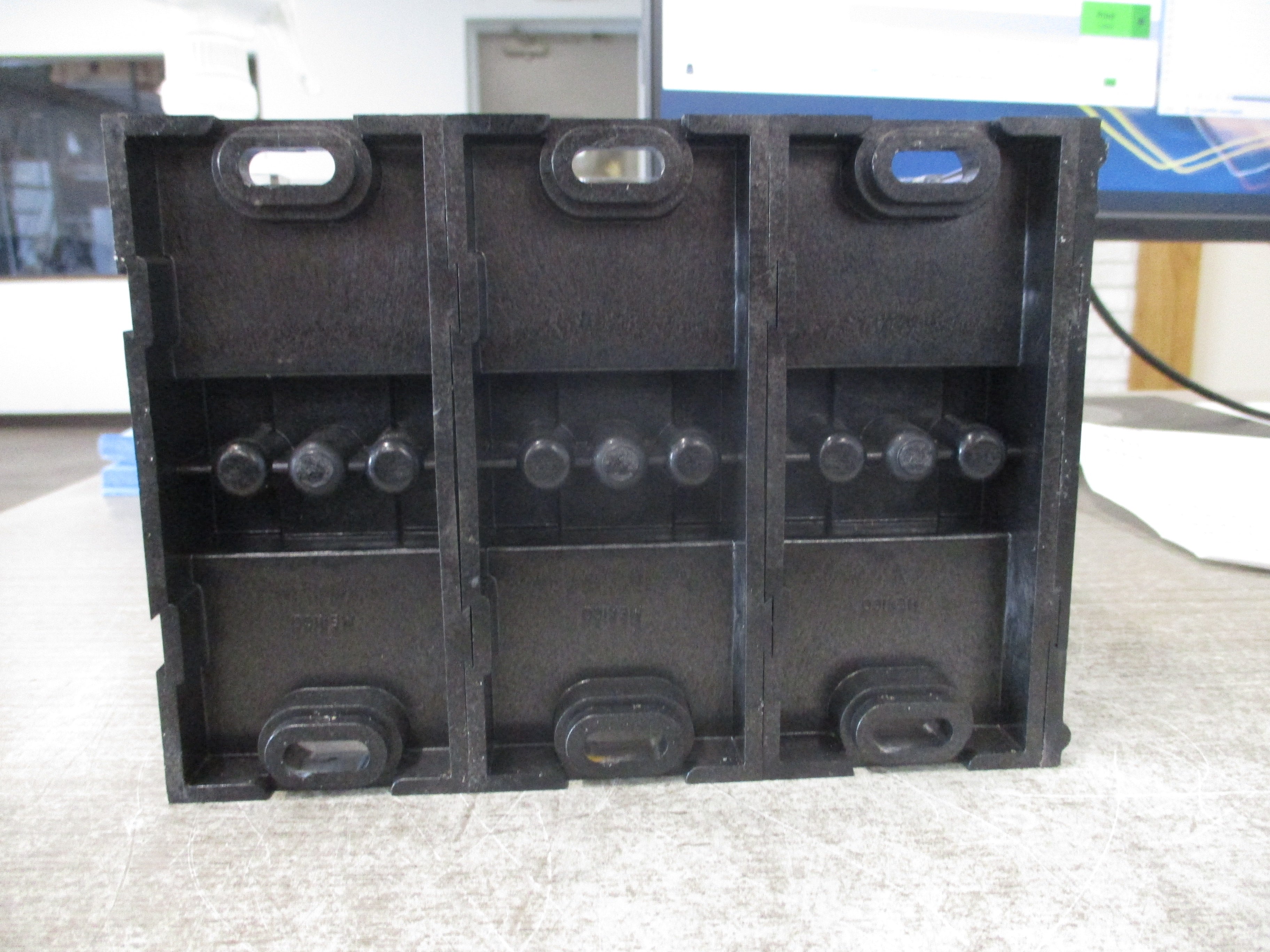 Ferraz Shawmut Power Distribution Block 69123 600A 600V 3P Line: 350-#6 Load: 350-#6 Used