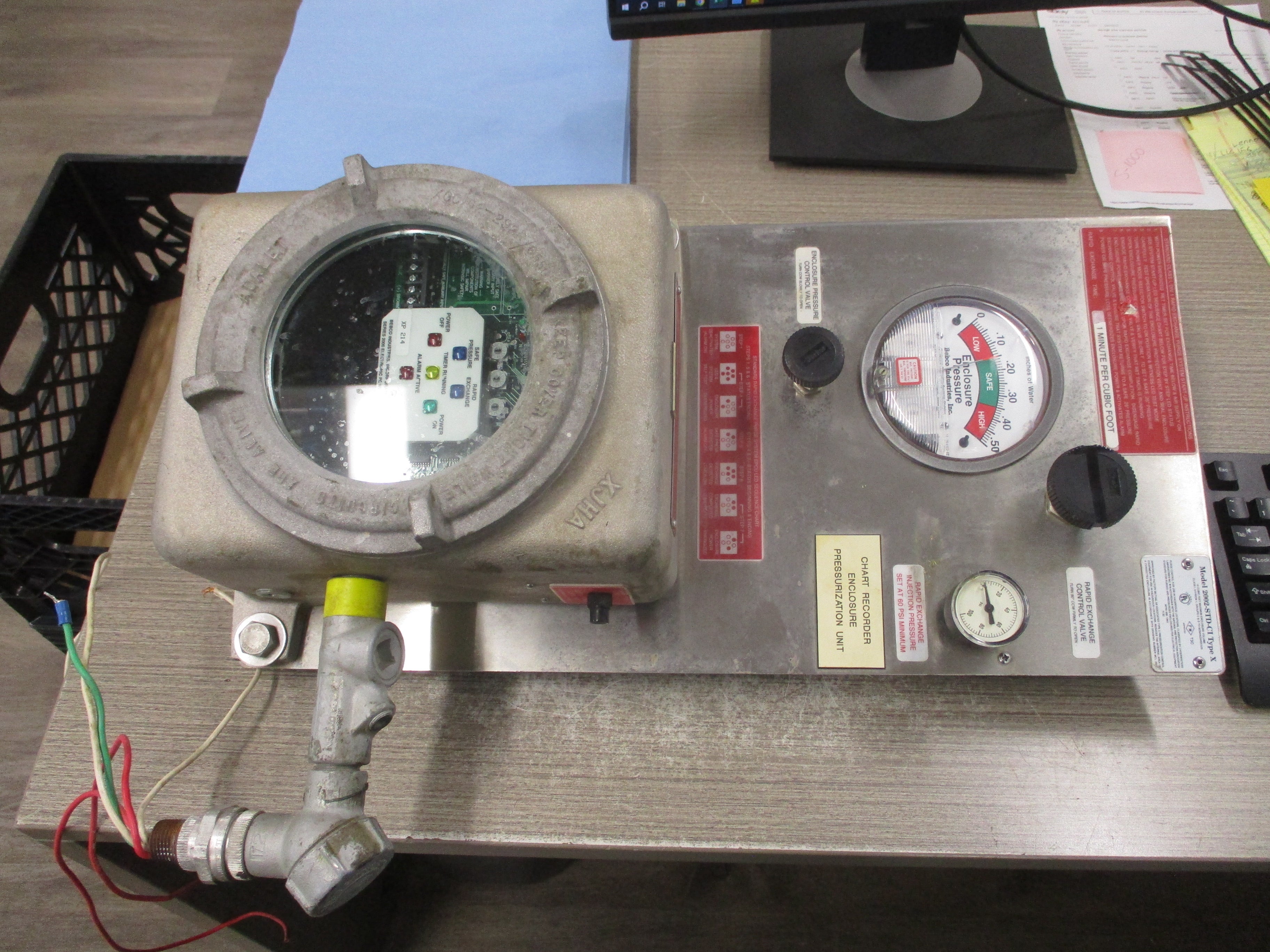 PepperL + Fuchs Type X Rapid Exchange Purge System 2002-STD-CI Used