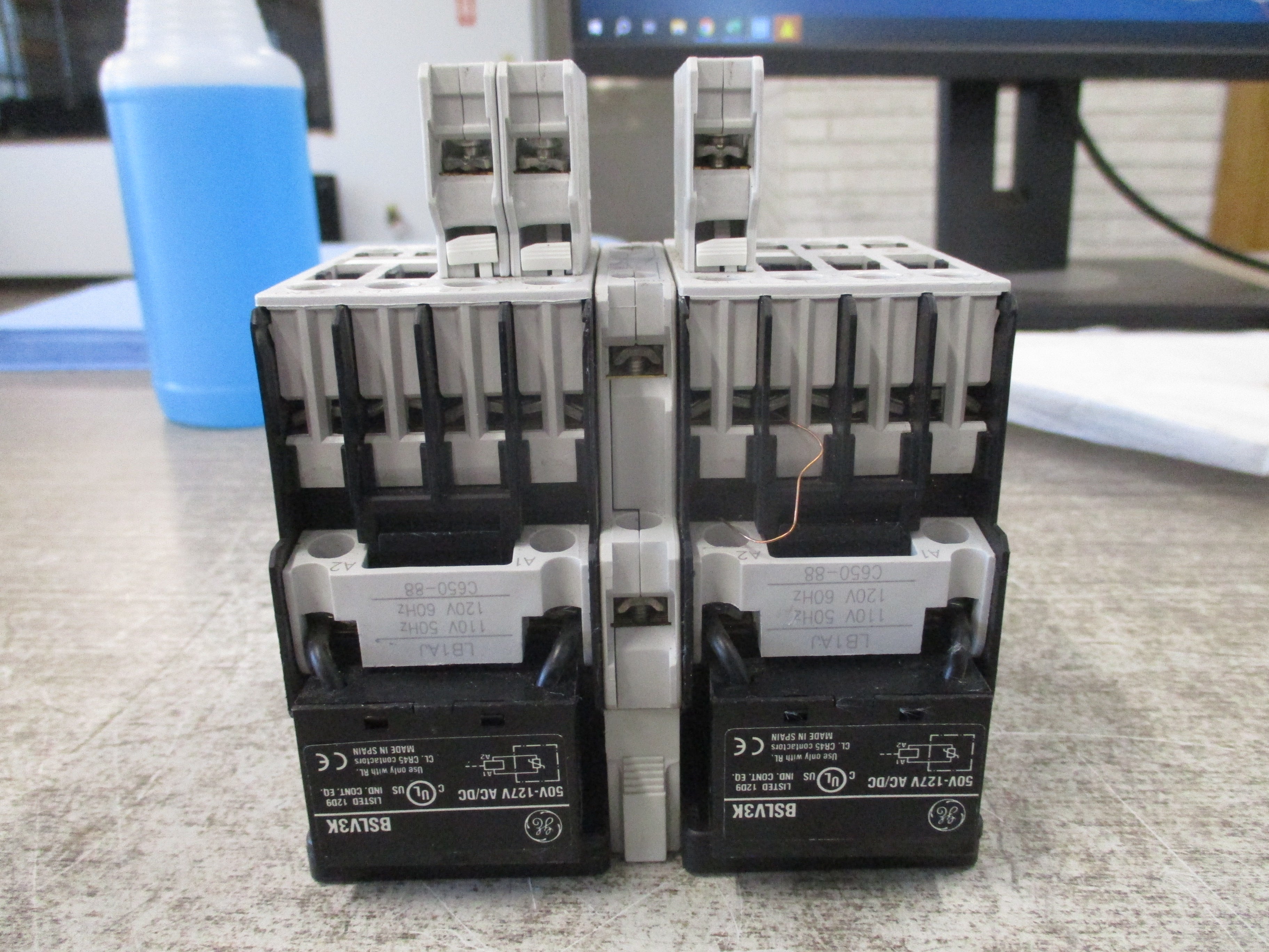 GE Reversing Contactor CL00A310T 120V coil 25A 600V (3) Aux Contacts * Chipped Insulator * Used