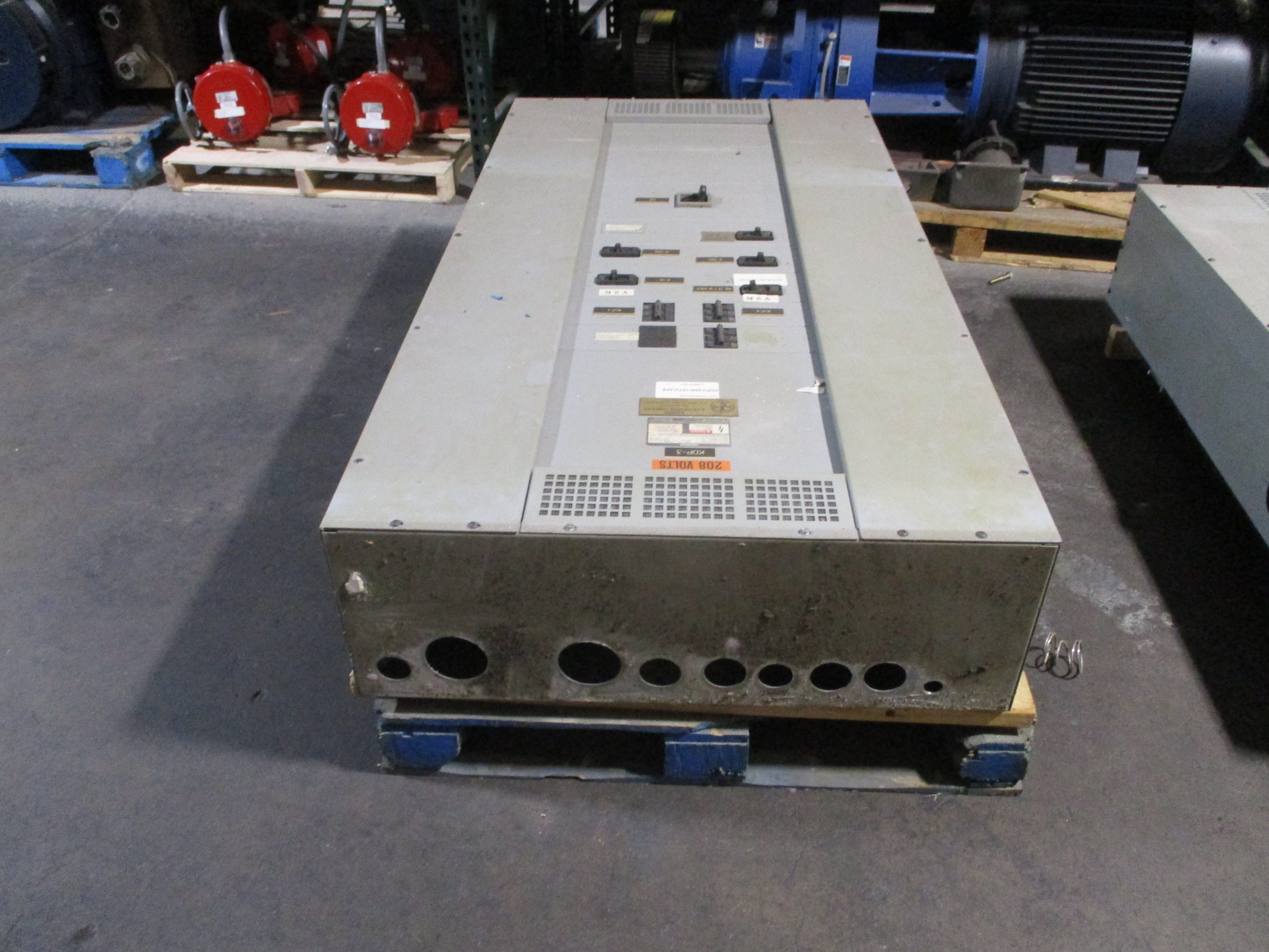 Siemens S5C75ML800DTS 800A 208Y/120V 3Ph 4W 600A Distribution Breaker Breakers: