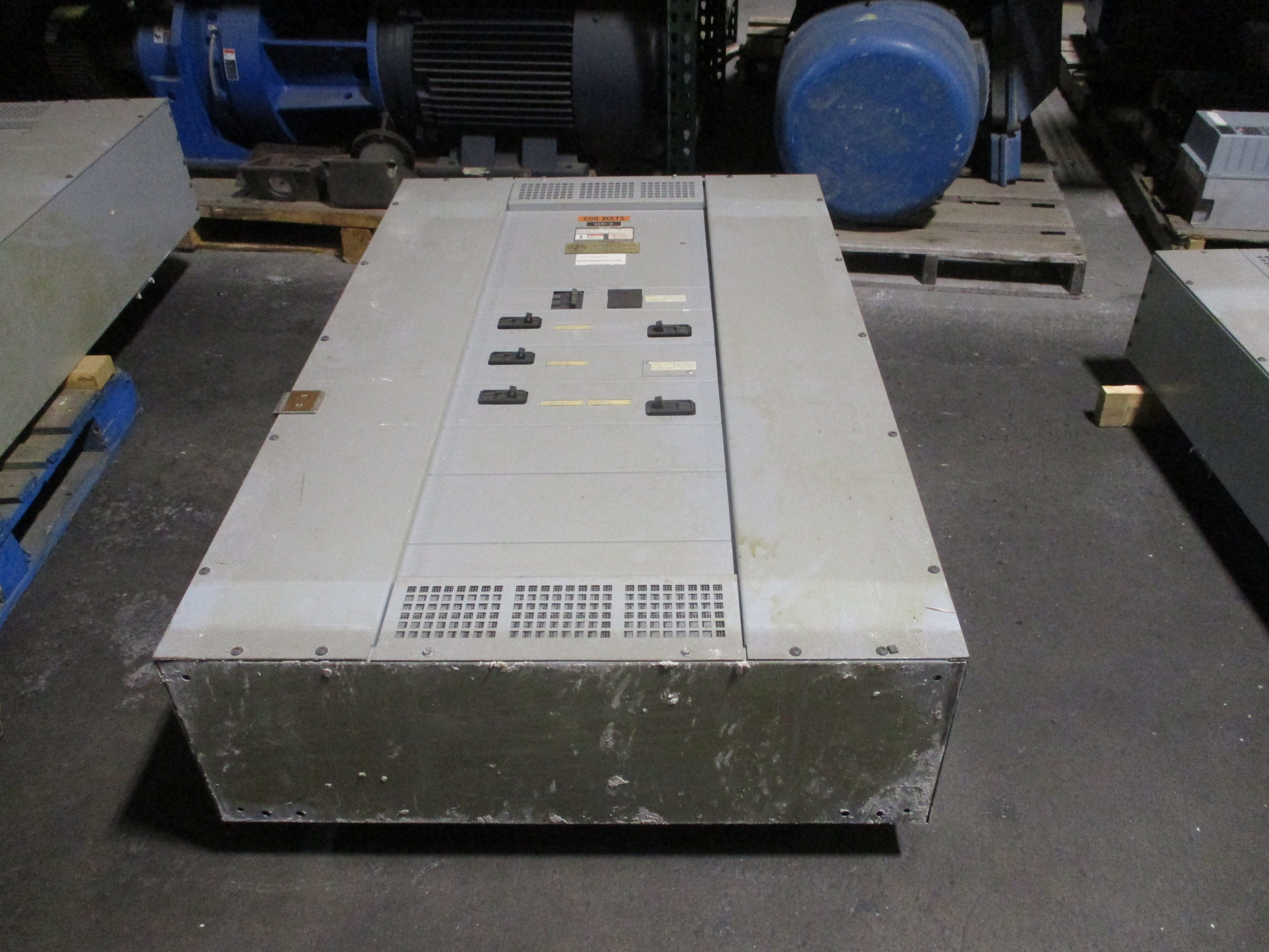 Siemens S5C60ML800DTS 800A 208Y/120V 3Ph 4W Breakers: (1) 100A (5) 225A Used