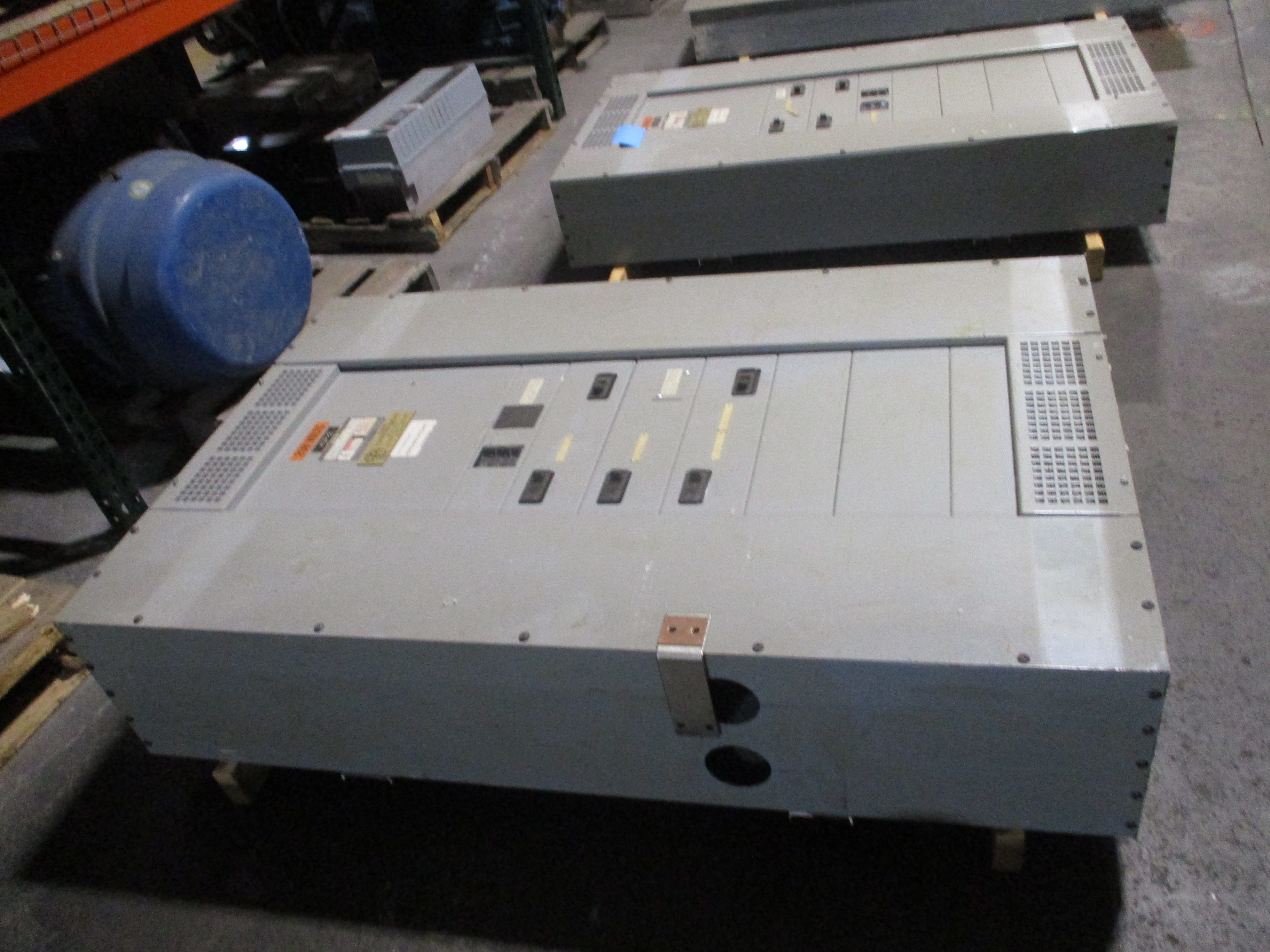 Siemens S5C60ML800DTS 800A 208Y/120V 3Ph 4W Breakers: (1) 100A (5) 225A Used