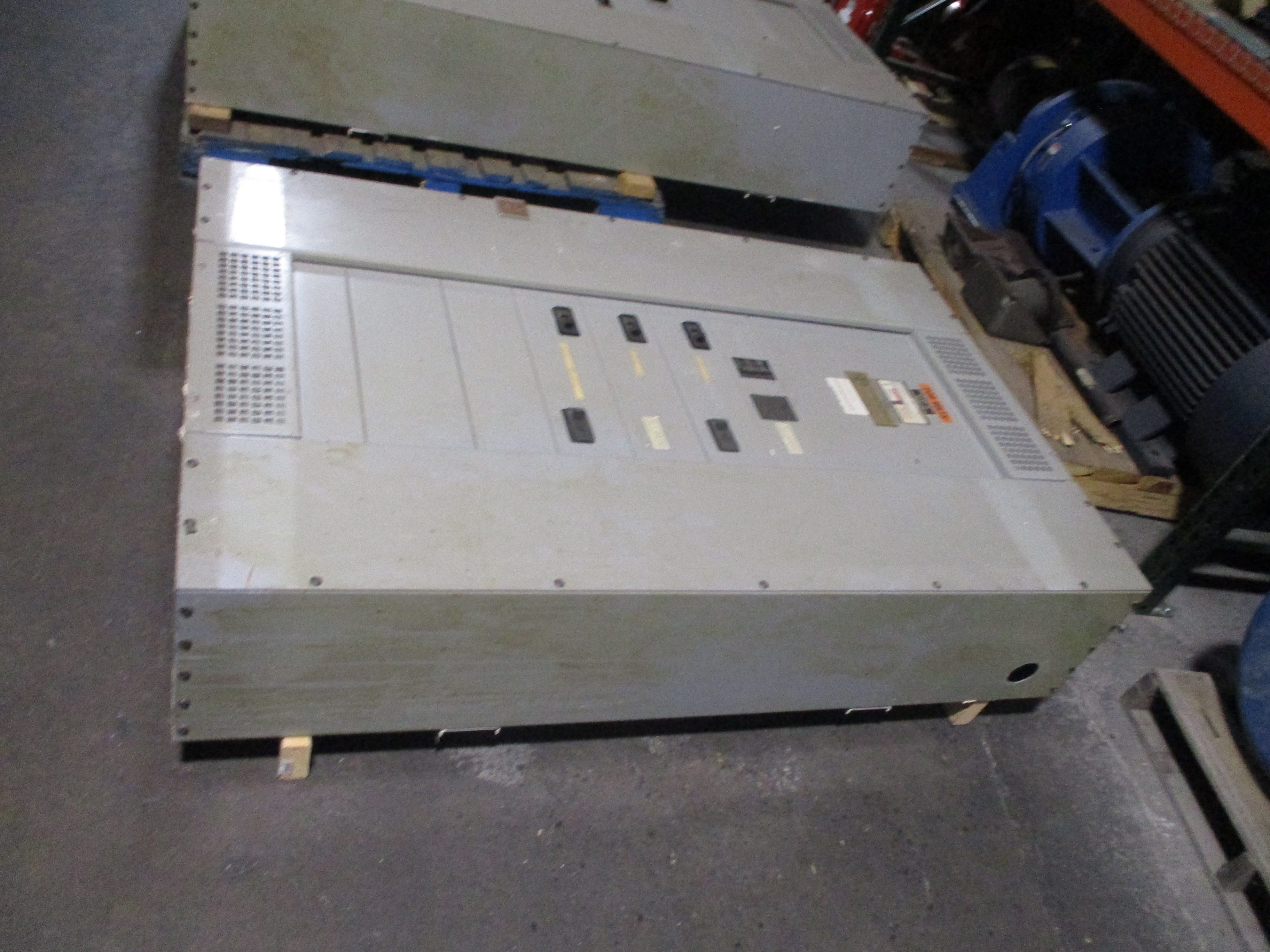 Siemens S5C60ML800DTS 800A 208Y/120V 3Ph 4W Breakers: (1) 100A (5) 225A Used