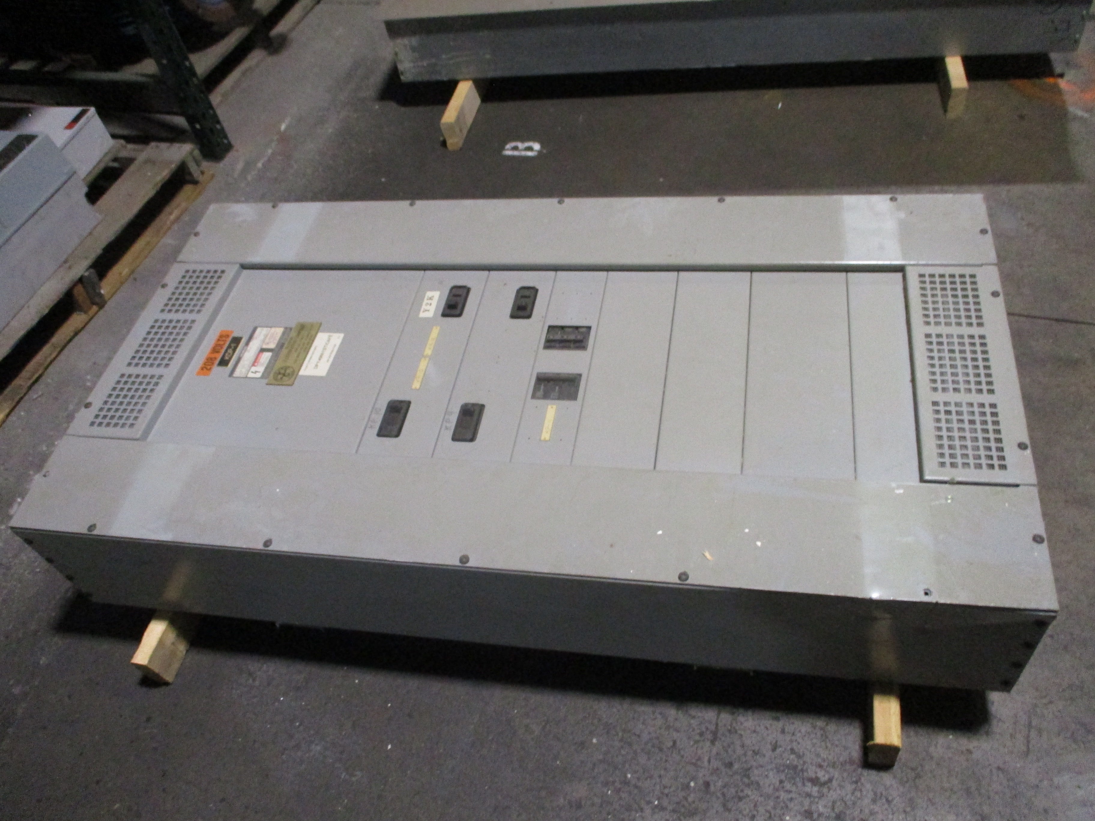 Siemens S4C60ML600DTS 600A 208Y/120V 3Ph 4W Breakers: (3) 225A (1) 100A Large Fr