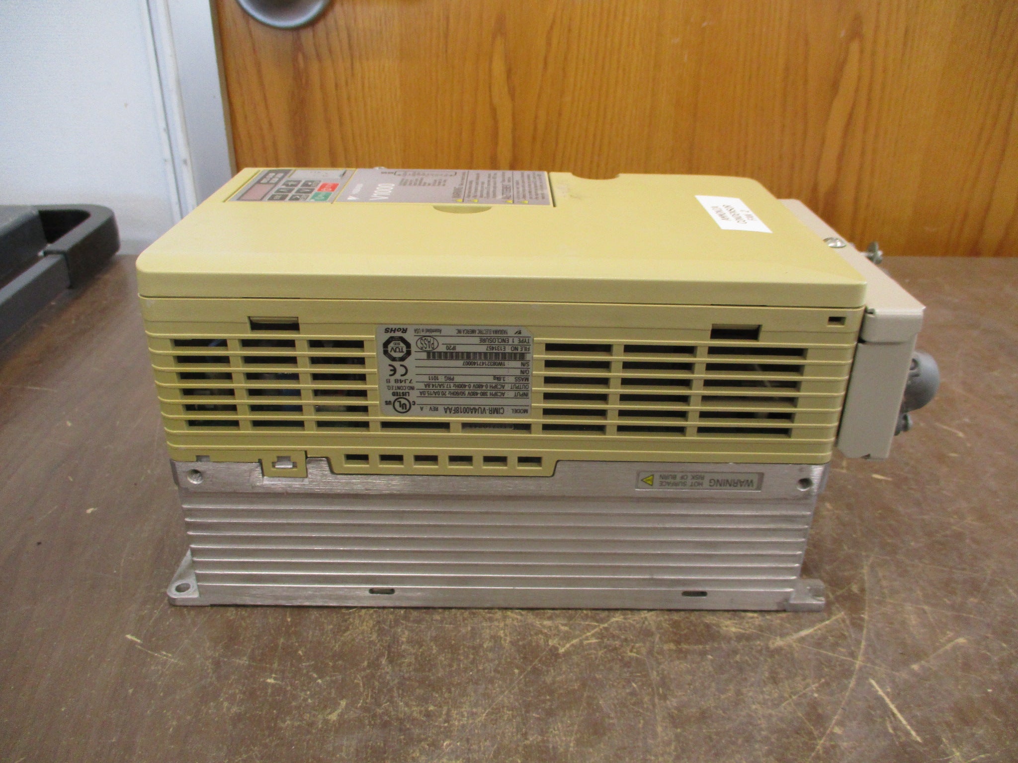 Yaskawa V1000 AC Drive CIMR-VU4A0018FAA 10HP 3Ph w/ Keypad Used