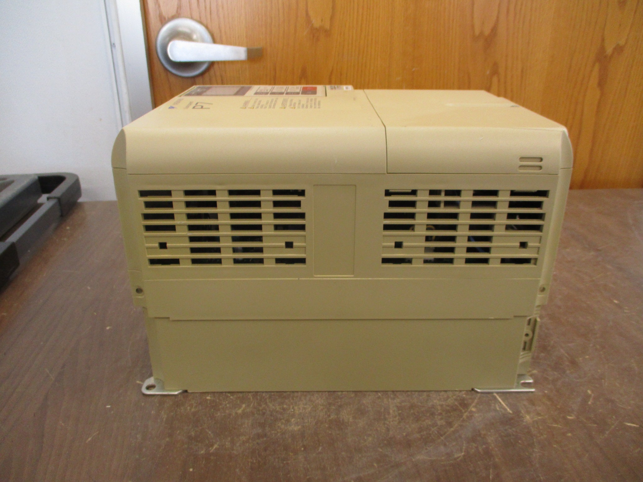 Yaskawa Varispeed P7 AC Drive CIMR-P7U4011 20HP 3Ph w/ Keypad Used