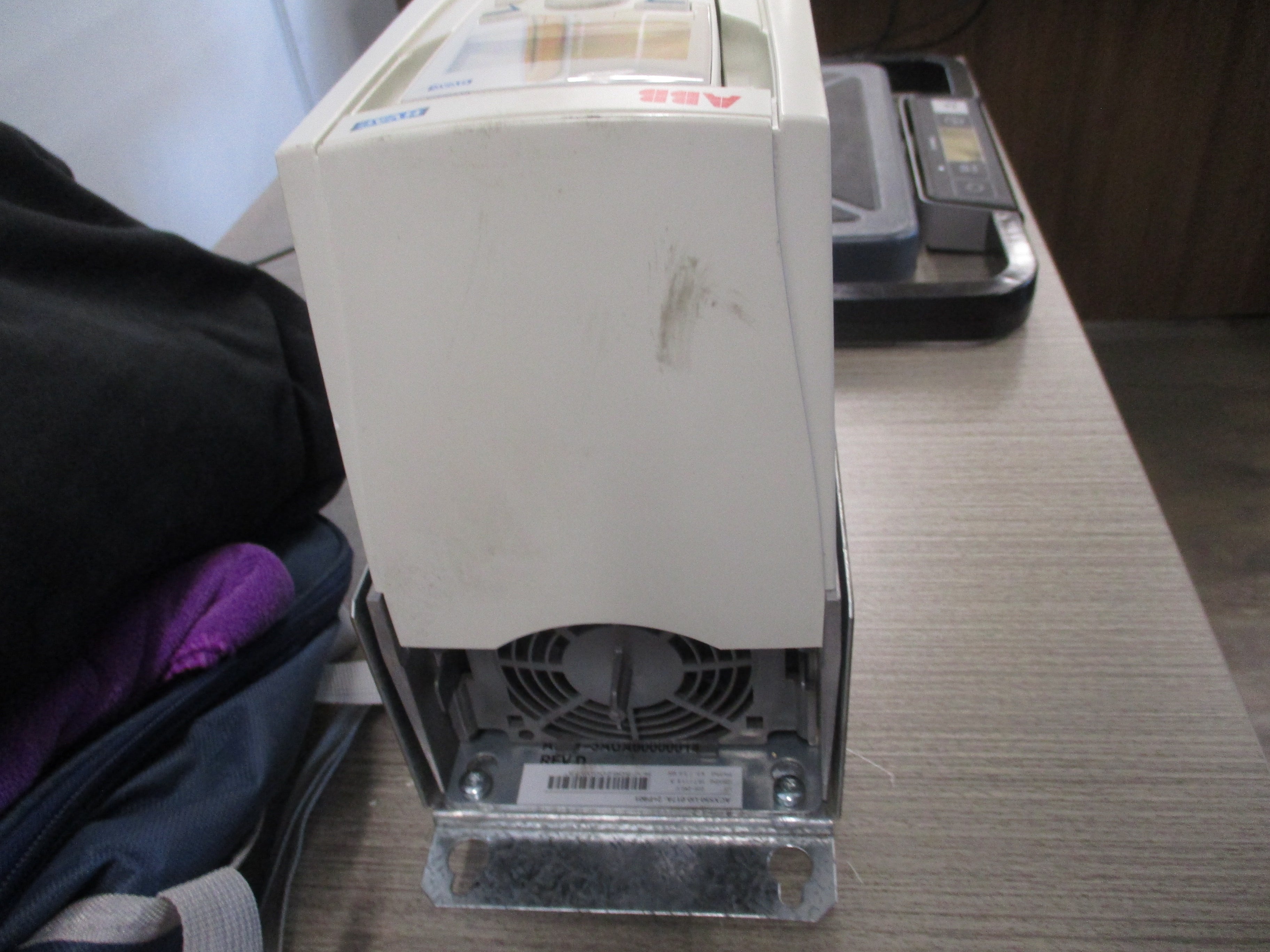 ABB ACH550 AC Drive W/ Bypass ACH550-VC-017A-2+F267 5HP 3Ph Input: 3PH 48-63Hz 2