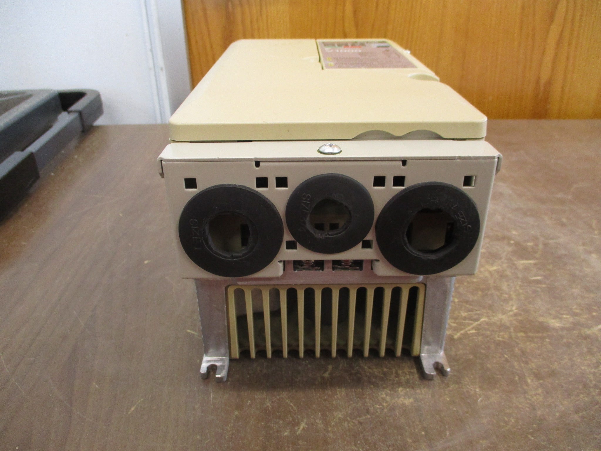 Yaskawa V1000 AC Drive CIMR-VU4A0018FAA 10HP 3Ph w/ Keypad Used