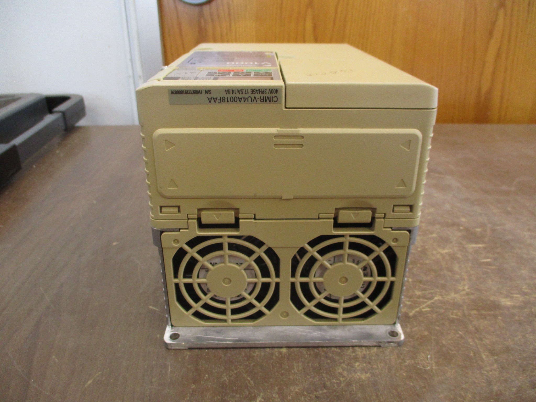 Yaskawa V1000 AC Drive CIMR-VU4A0018FAA 10HP 3Ph w/ Keypad Used