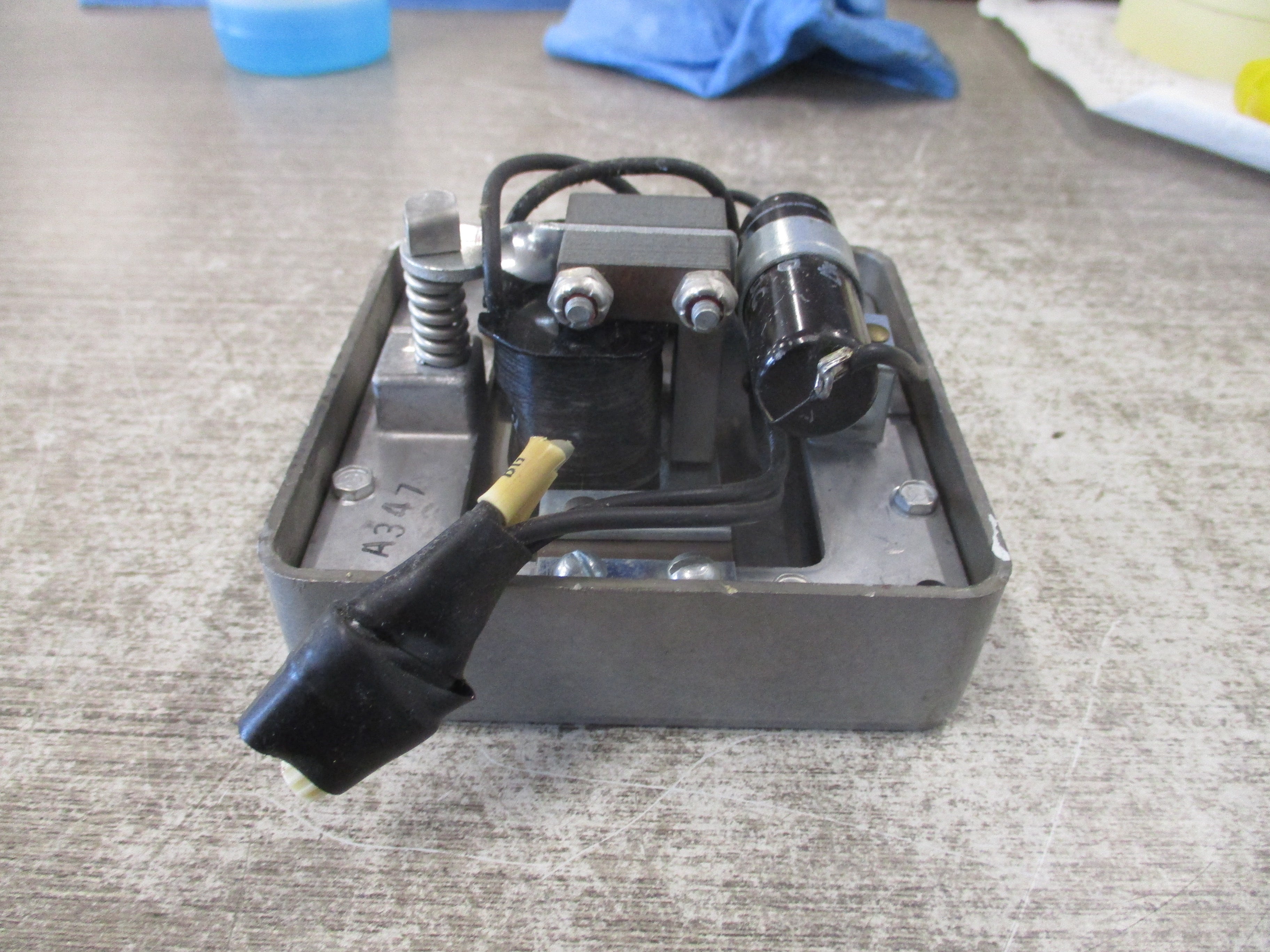 Federal Signal Vibratone Horn Model 450 24VDC 0.5A *MIssing (1) Mounting Screw* Used