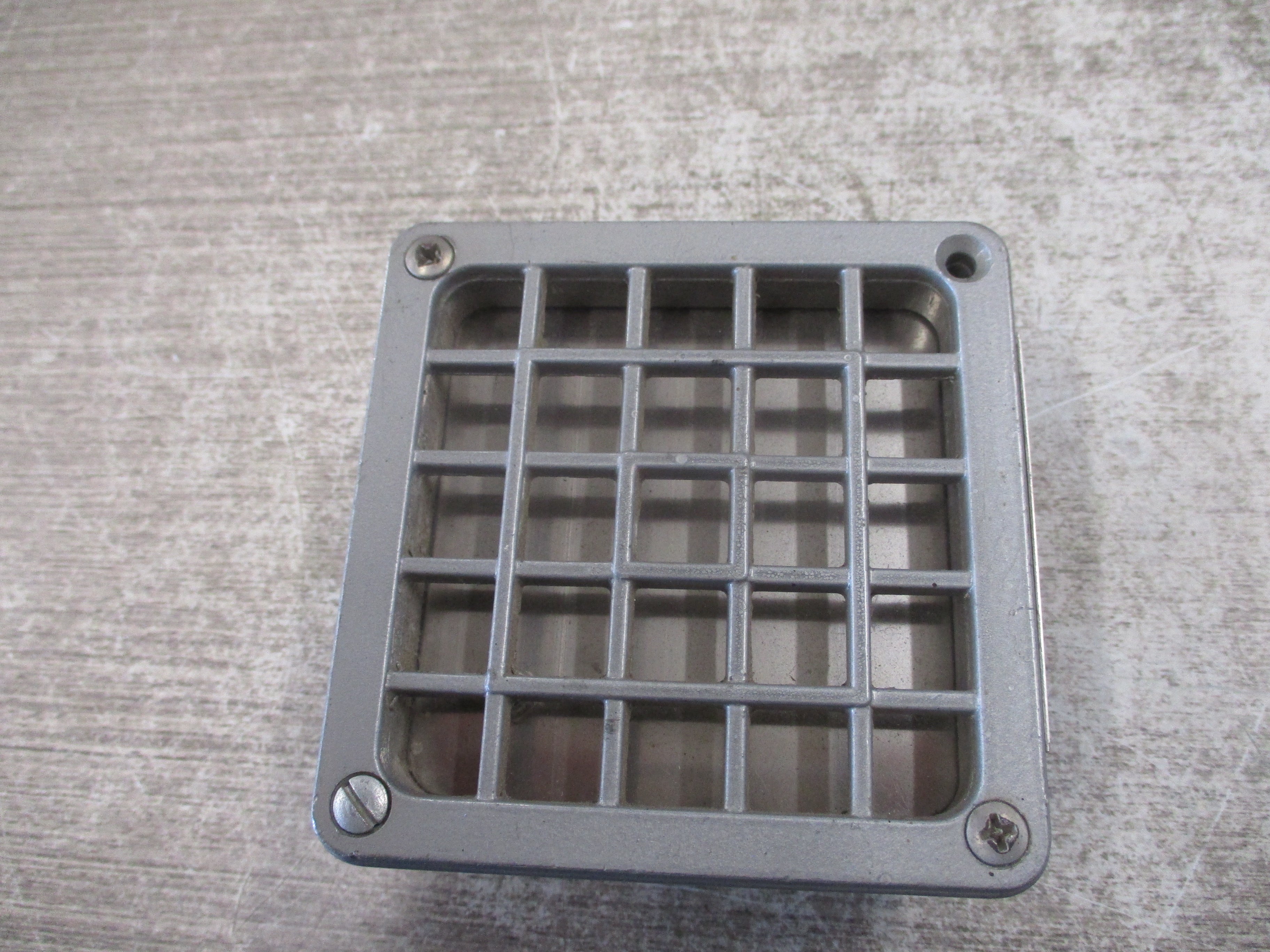 Federal Signal Vibratone Horn Model 450 24VDC 0.5A *MIssing (1) Mounting Screw* Used