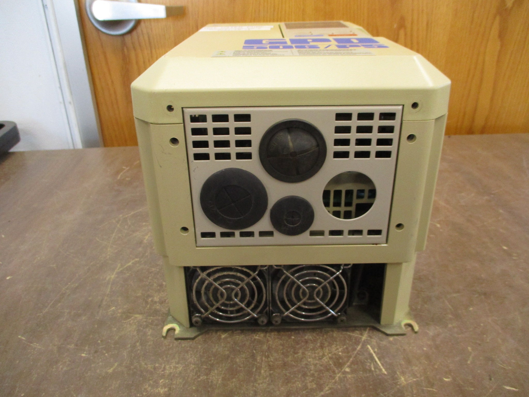 Yaskawa GPD 506/P5 AC Drive CIMR-P5M47P5 15HP 3Ph w/ Keypad Used