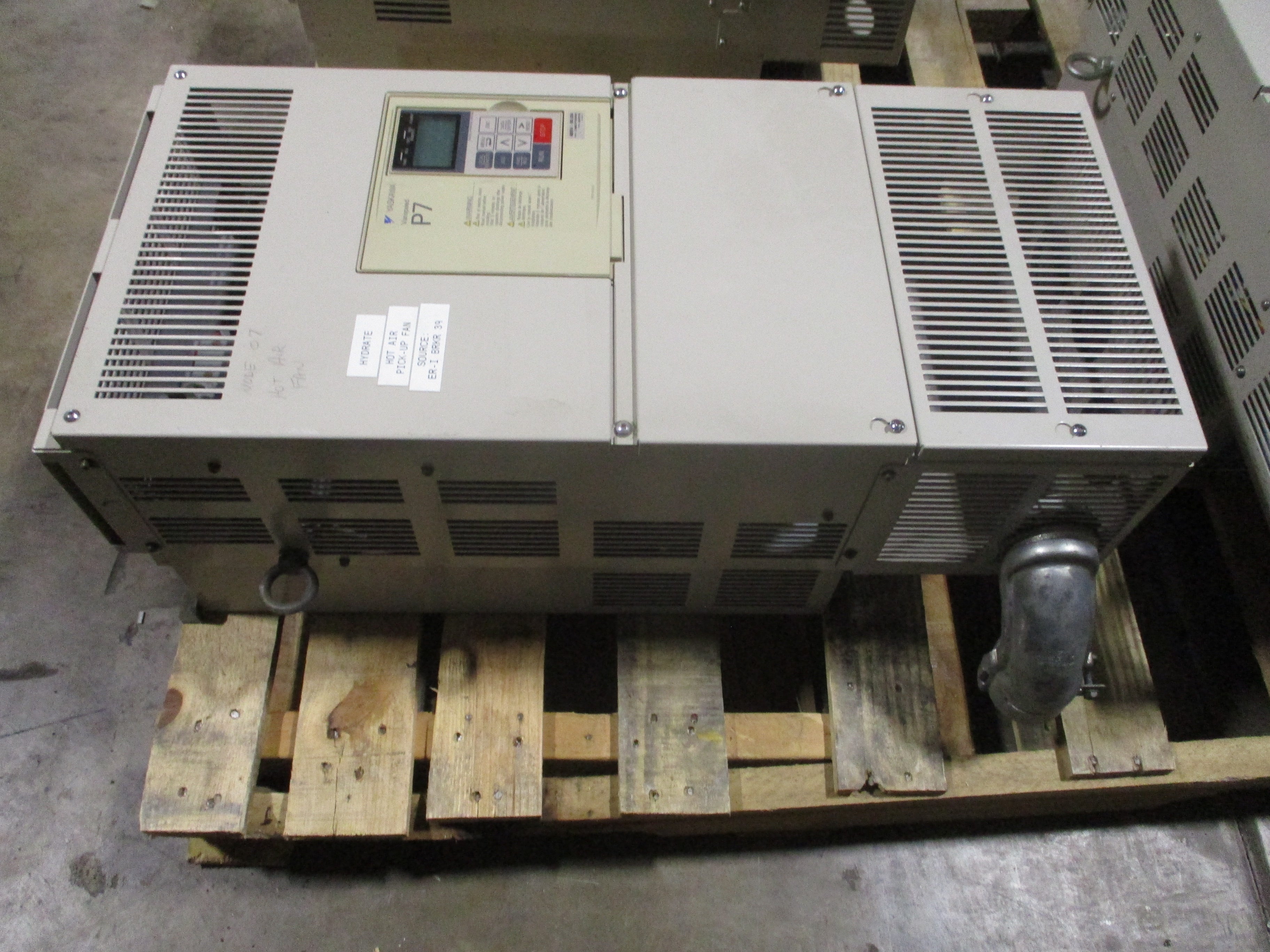 Yaskawa Varispeed P7 AC Drive CIMR-P7U4045 75HP 3Ph Input: AC 3PH 380-480V 50/60