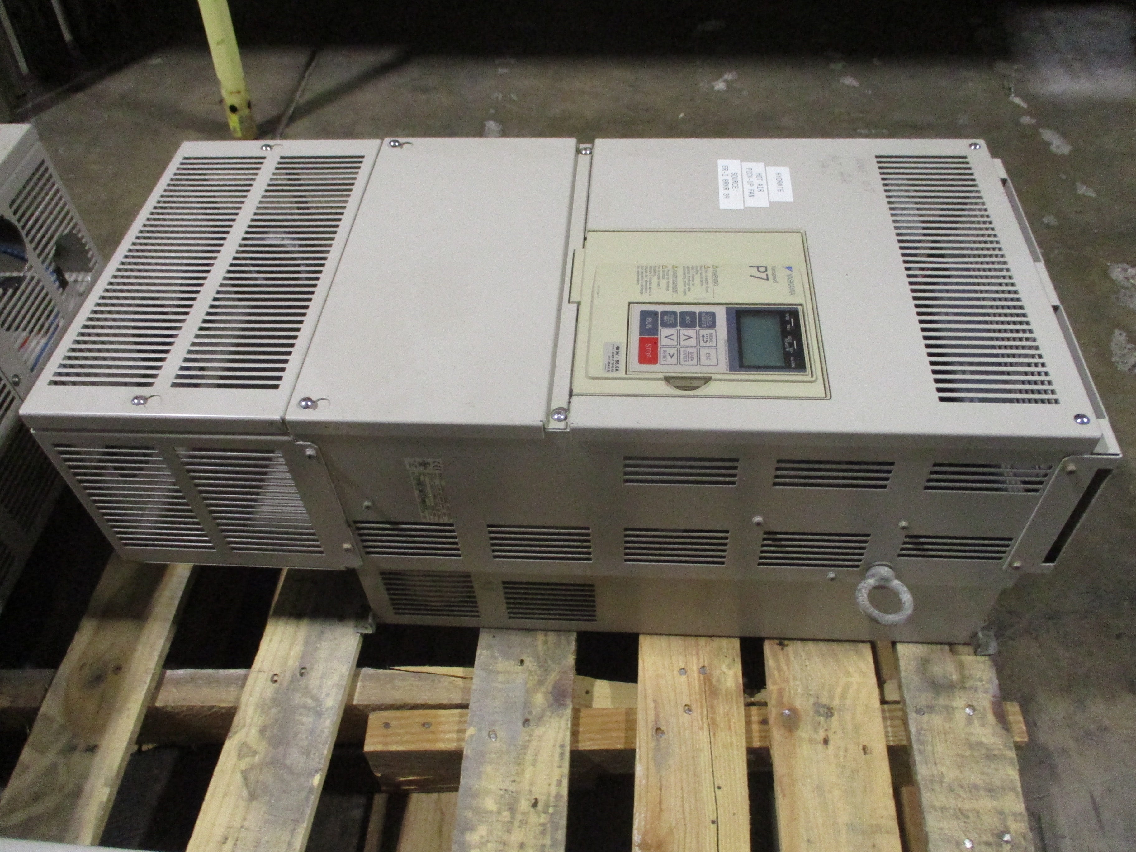 Yaskawa Varispeed P7 AC Drive CIMR-P7U4045 75HP 3Ph Input: AC 3PH 380-480V 50/60