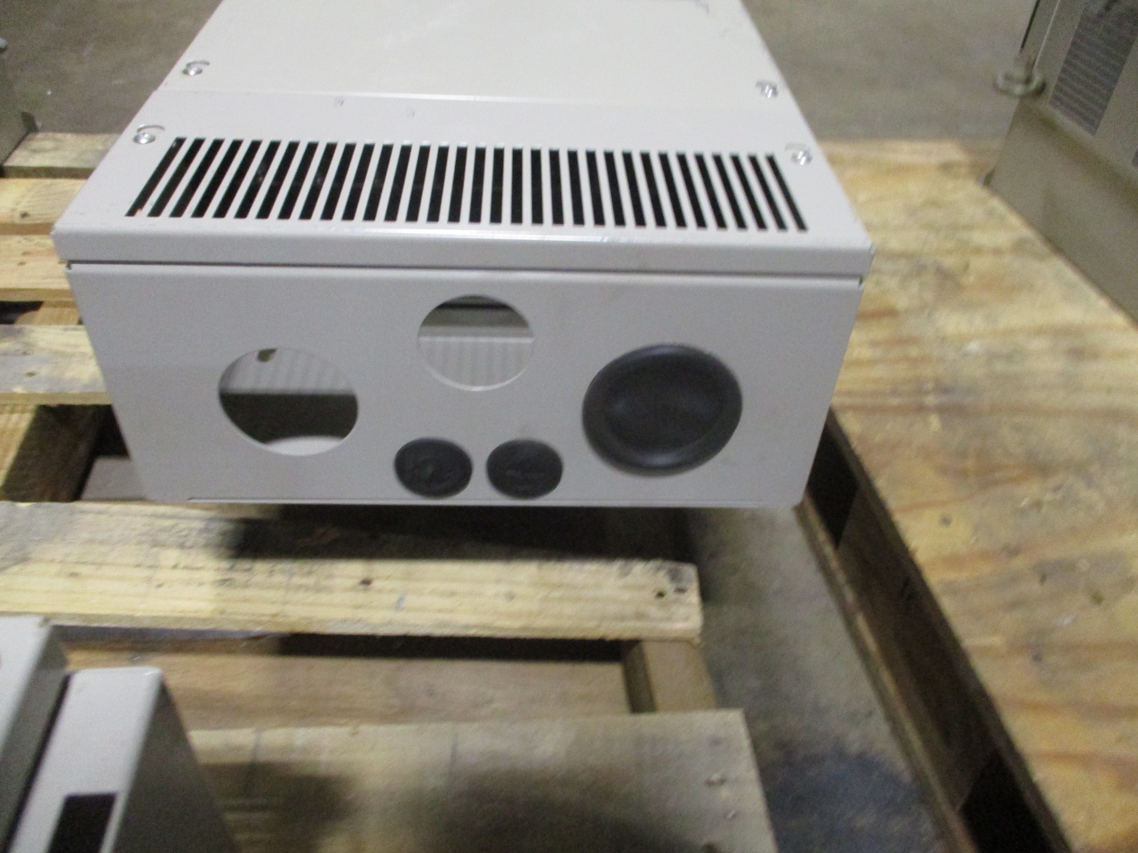 Yaskawa A1000 AC Drive CIMR-AU4A0088FAA 60HP 3Ph Input: AC3PH 380-480V 50/60Hz 8